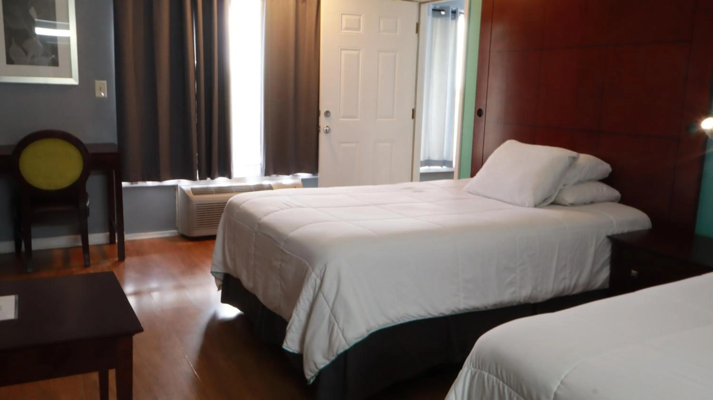 Bed in Americas Best Value Inn and Suites Blytheville by Sonesta