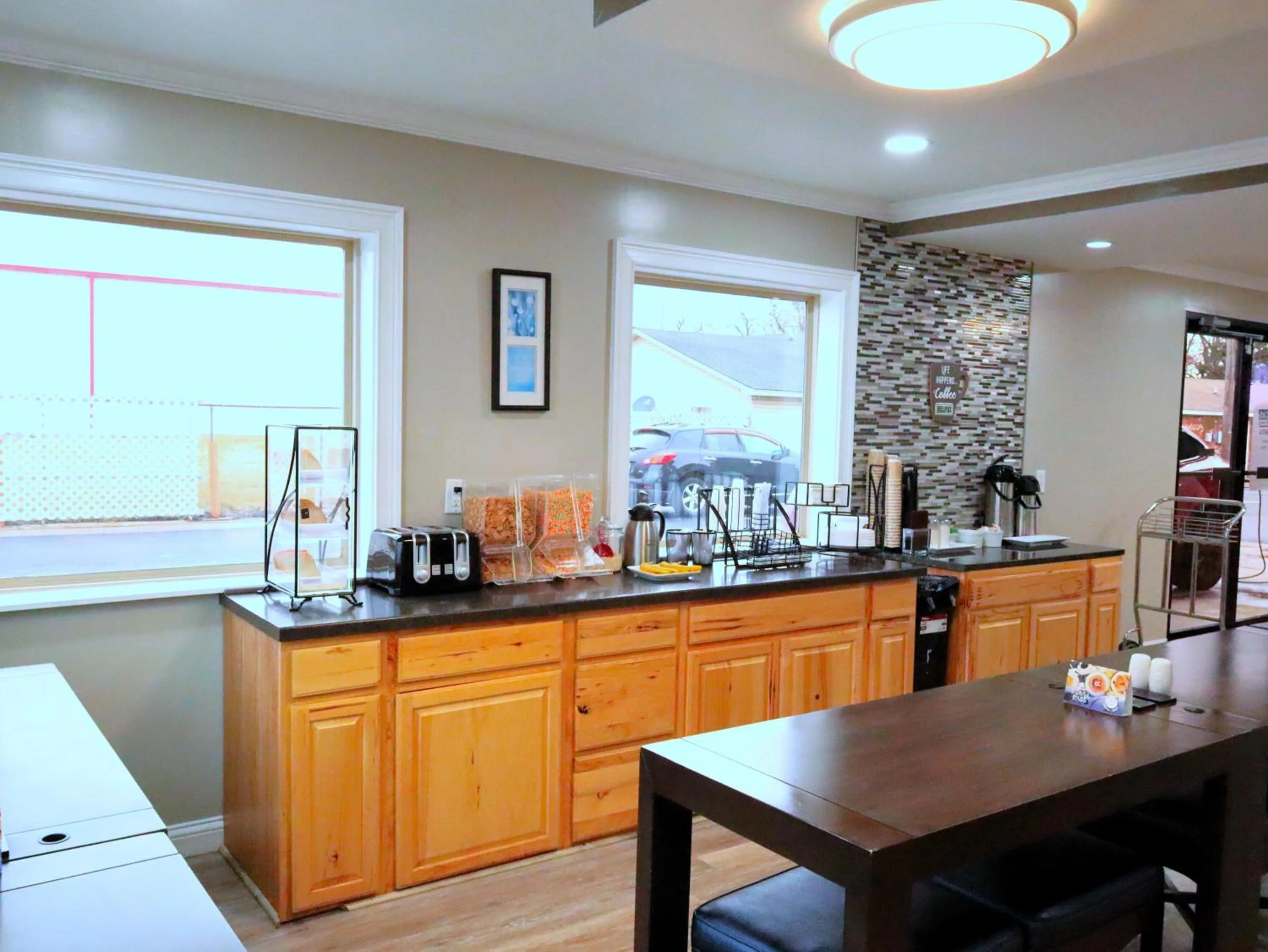 Coffee/tea facilities in Americas Best Value Inn Suites & Studios Blytheville by Sonesta