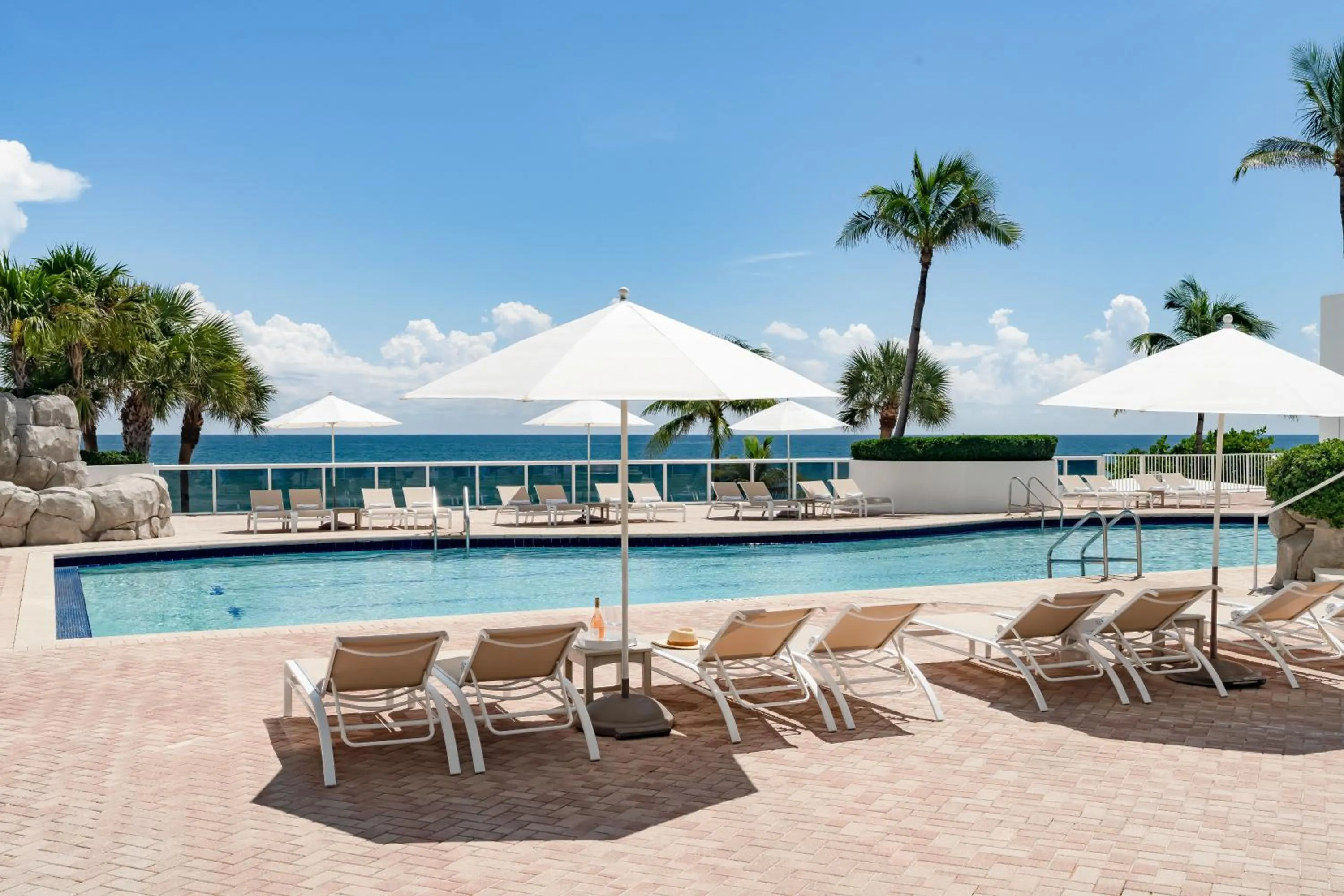 Swimming pool in Trump International Beach Resort - Sunny Isles Beach