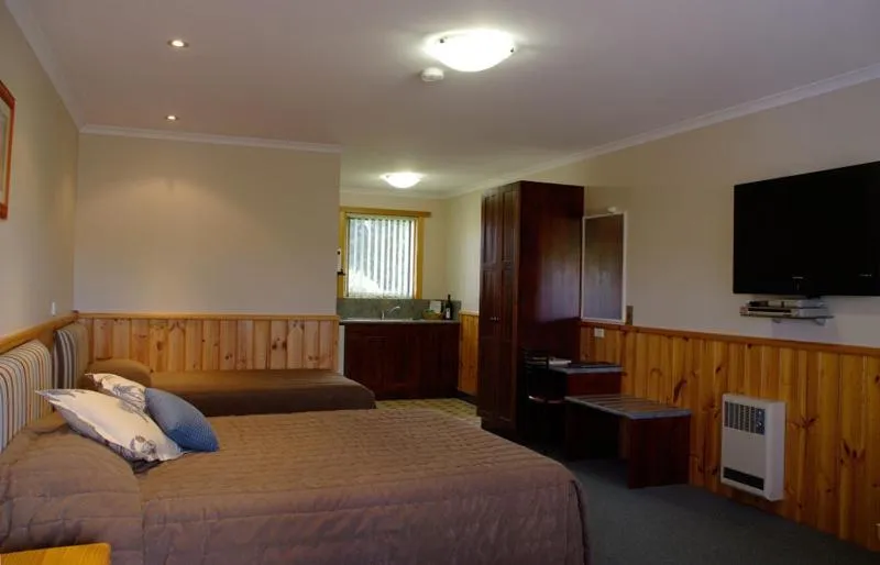 Day, Bed in Kentish Hills Retreat