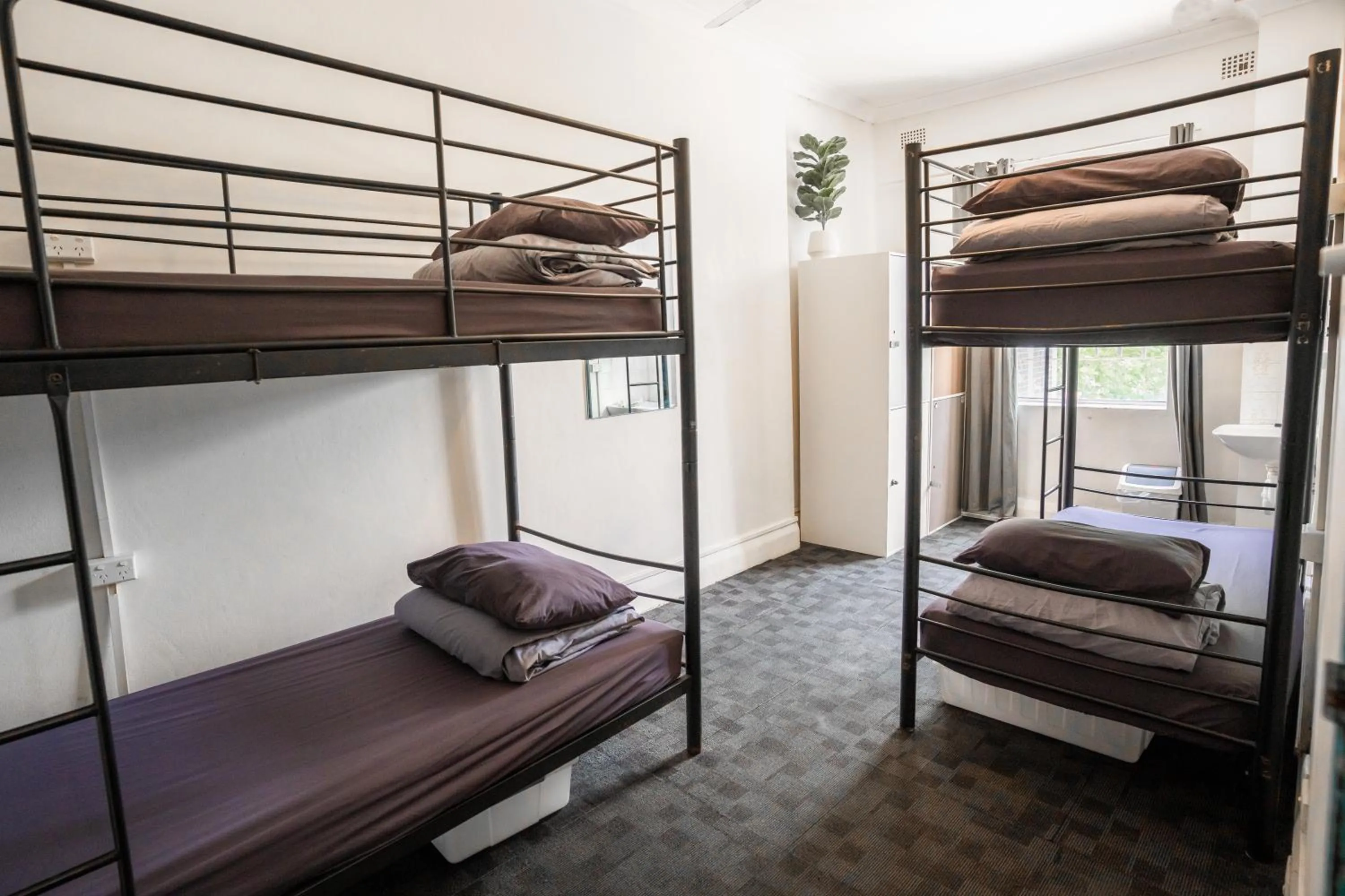 Photo of the whole room, Bunk Bed in Hump Backpackers