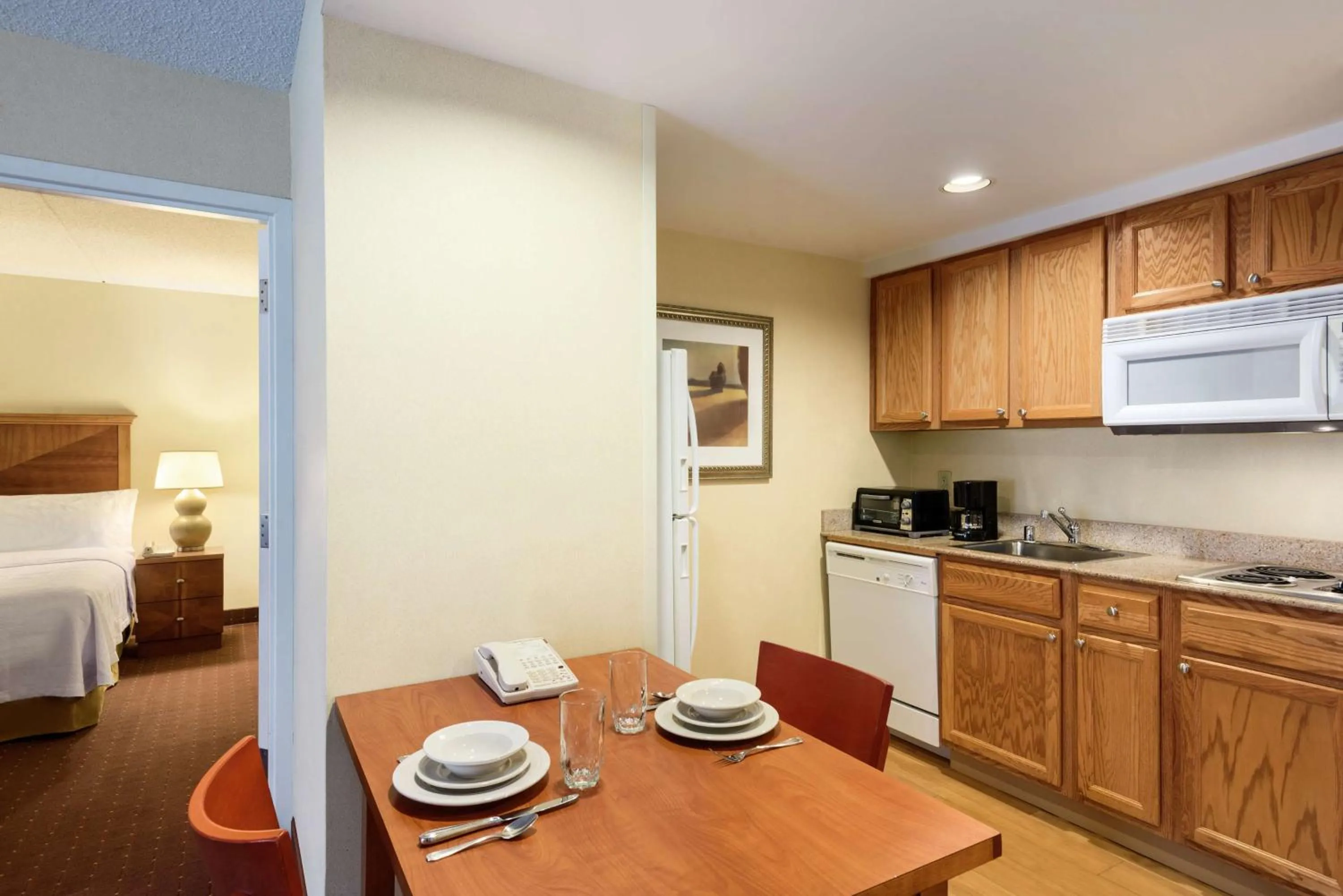 Kitchen or kitchenette, Bed in Homewood Suites by Hilton Newark-Wilmington South Area