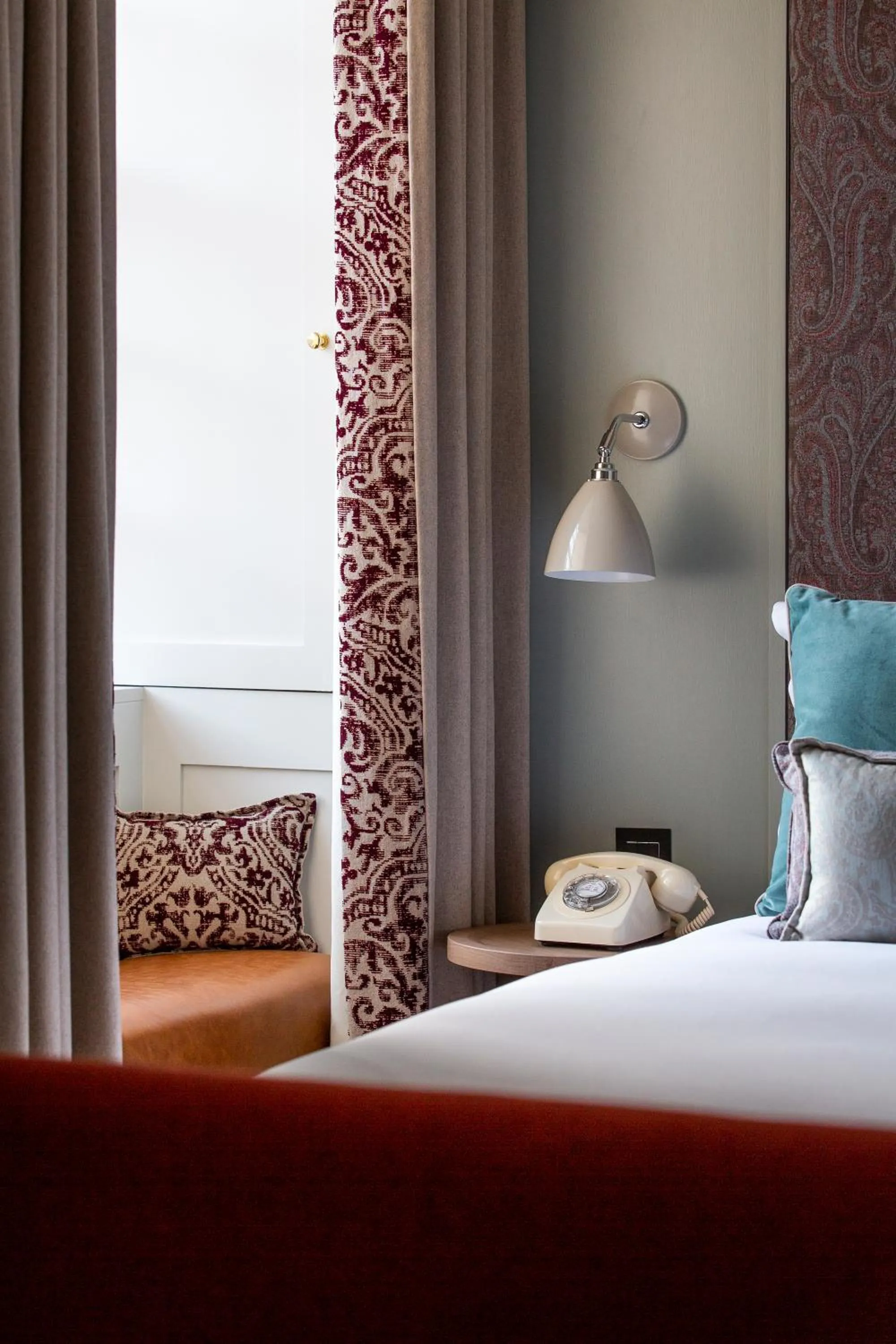 Bedroom, Bed in Abbey Strand Apartments, at Holyrood