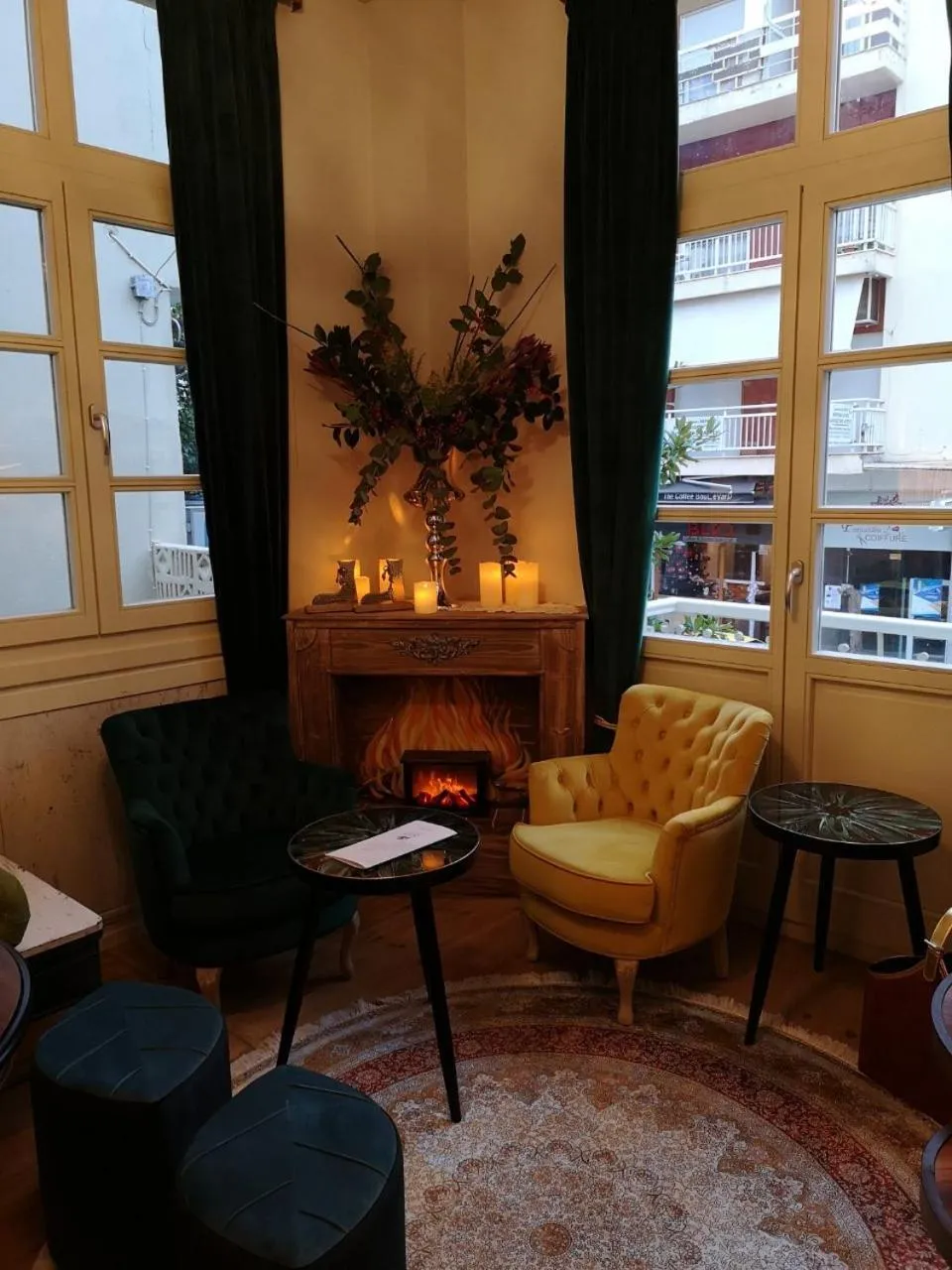 Communal lounge/ TV room in Sali Boutique hotel