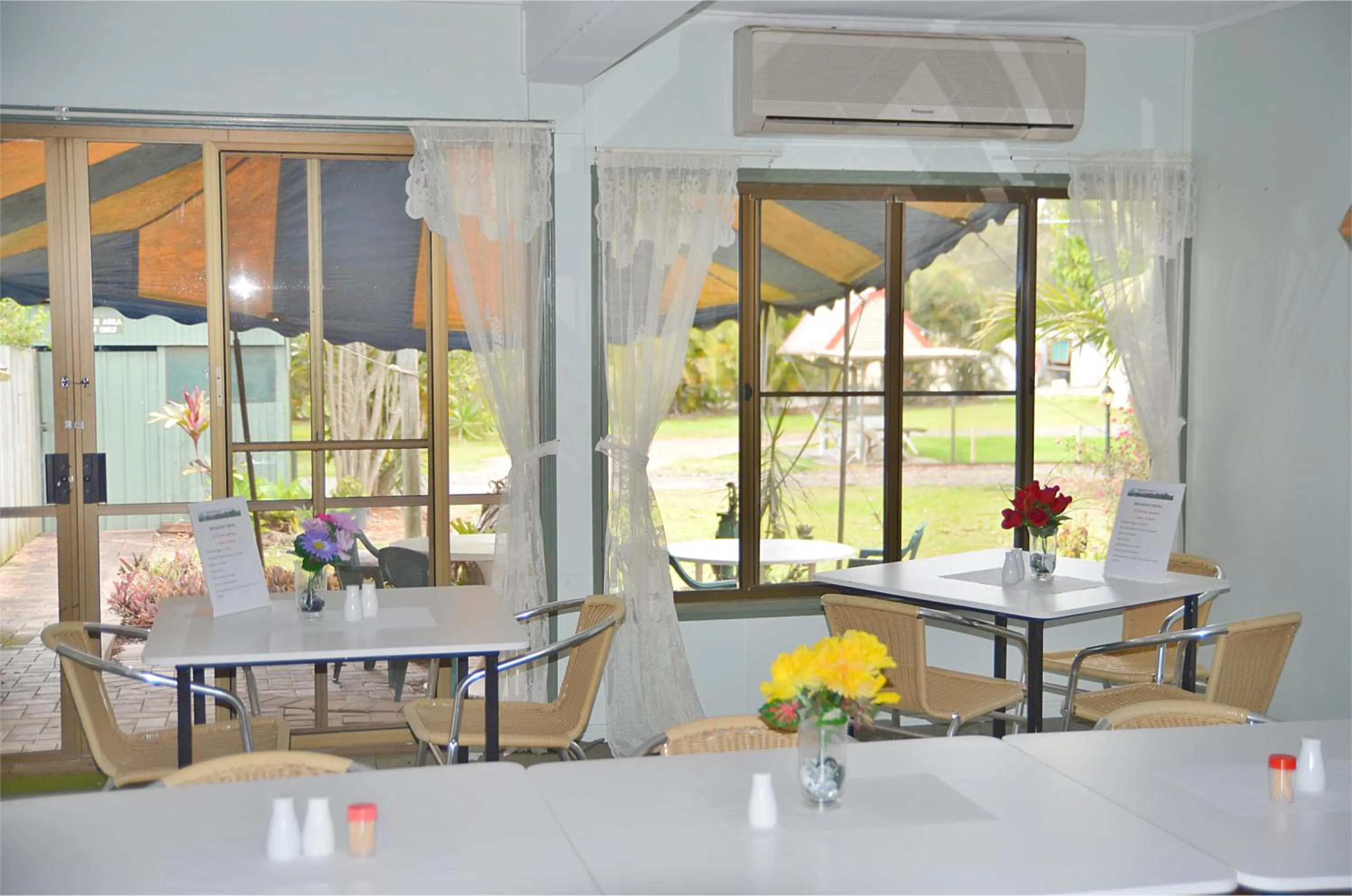 Restaurant/places to eat in Beerwah Glasshouse Motel