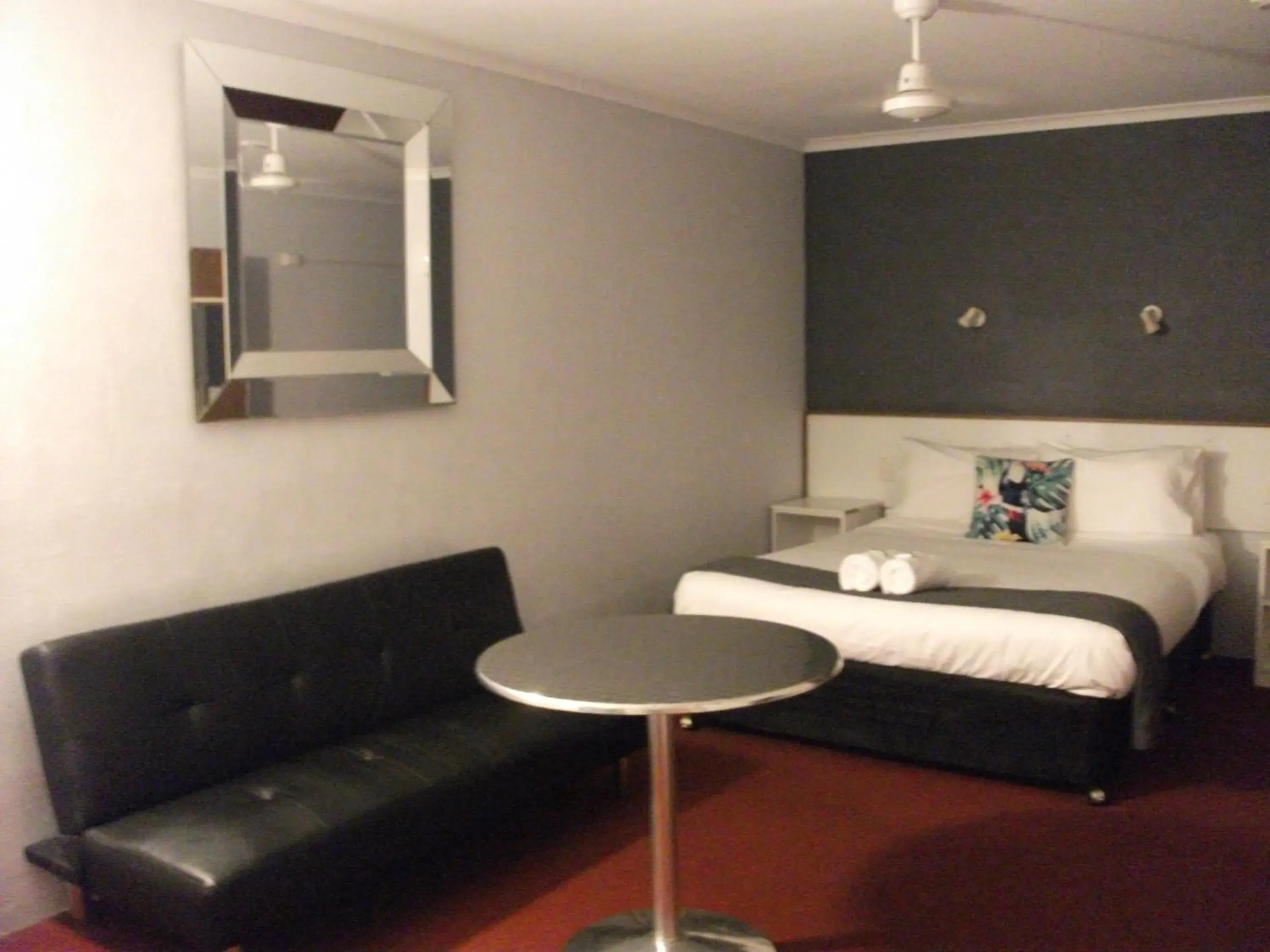 Double Room with Balcony - single occupancy in Beerwah Glasshouse Motel Double Room with Balcony - single occupancy in Beerwah Glasshouse Motel