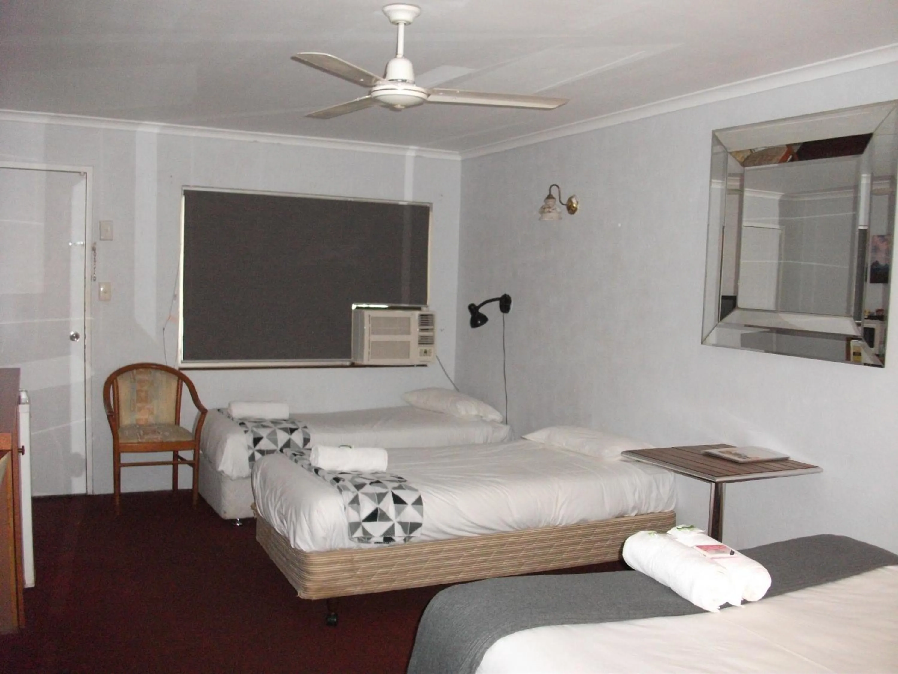 Bed in Beerwah Glasshouse Motel