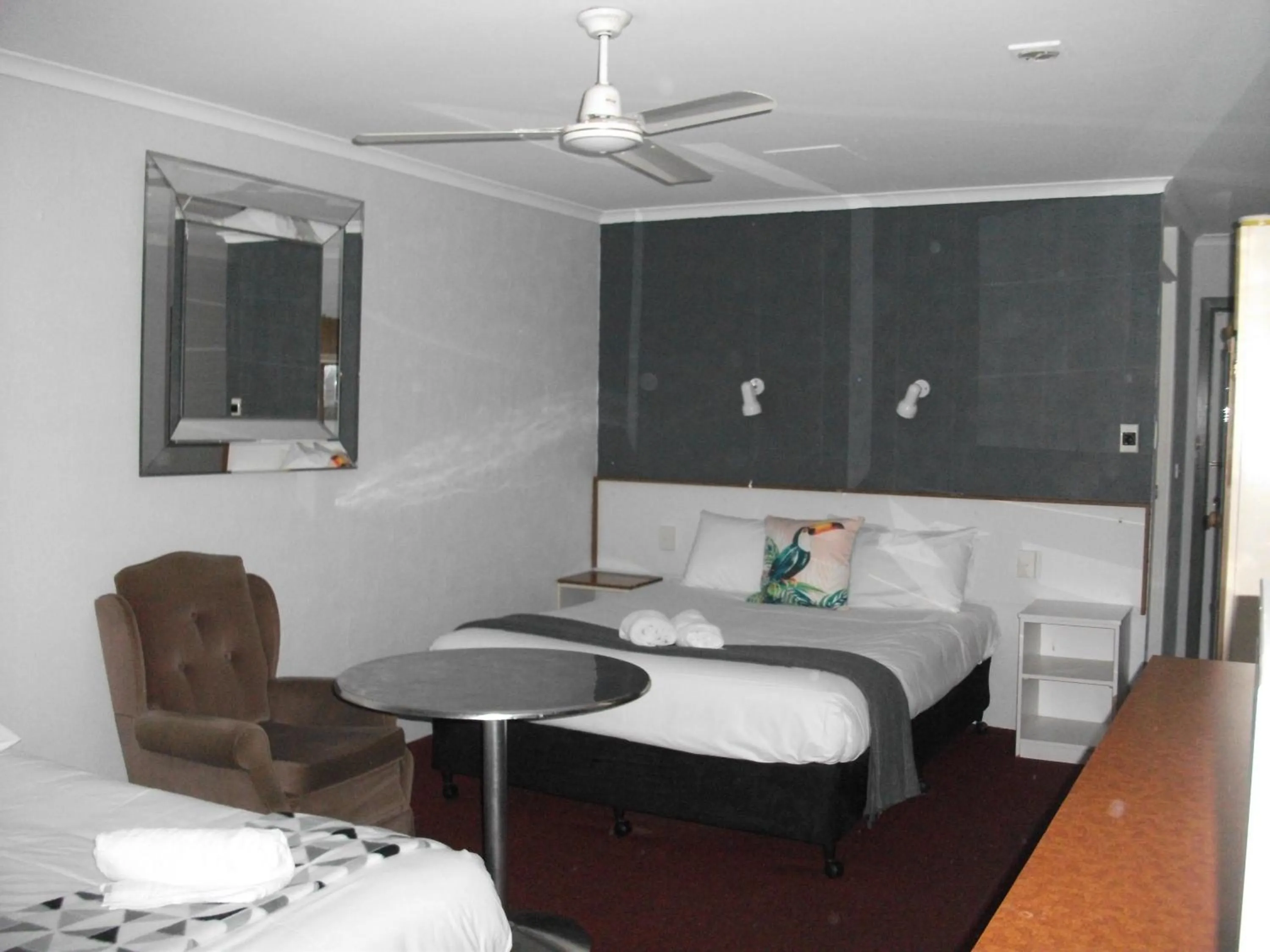 Bed in Beerwah Glasshouse Motel