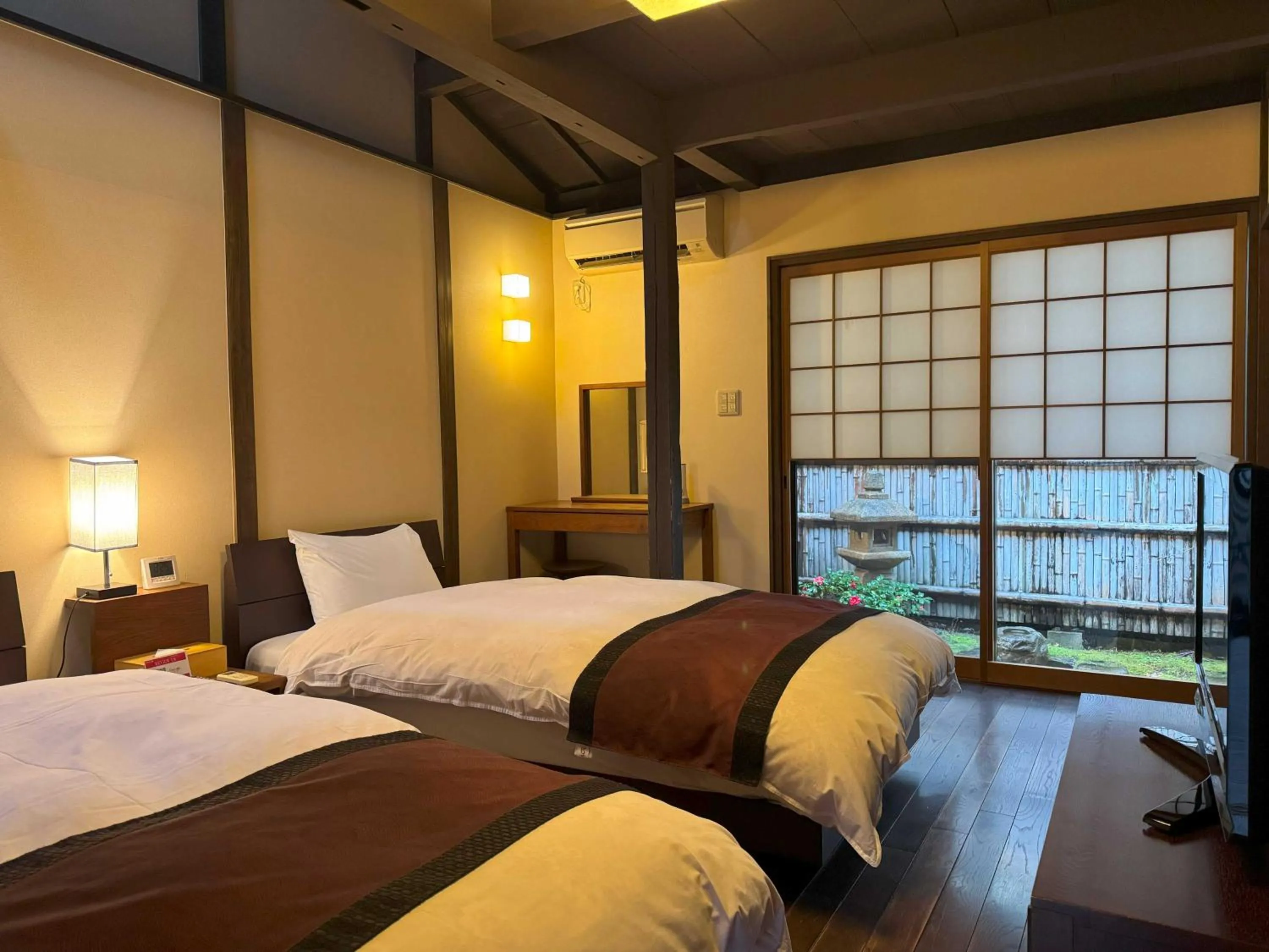 Bedroom, Bed in Kurenai-an