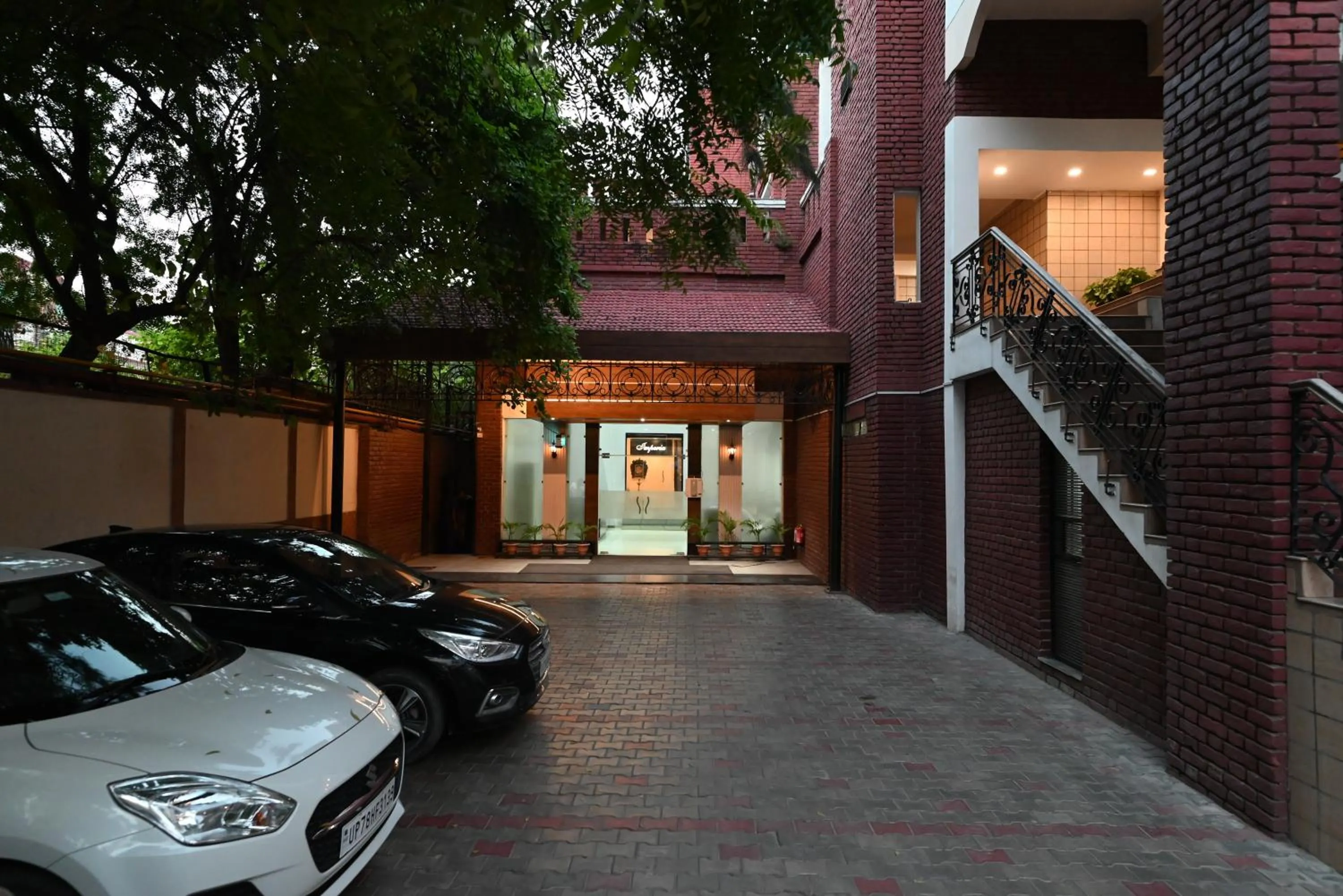 Facade/entrance in Little Chef Hotel