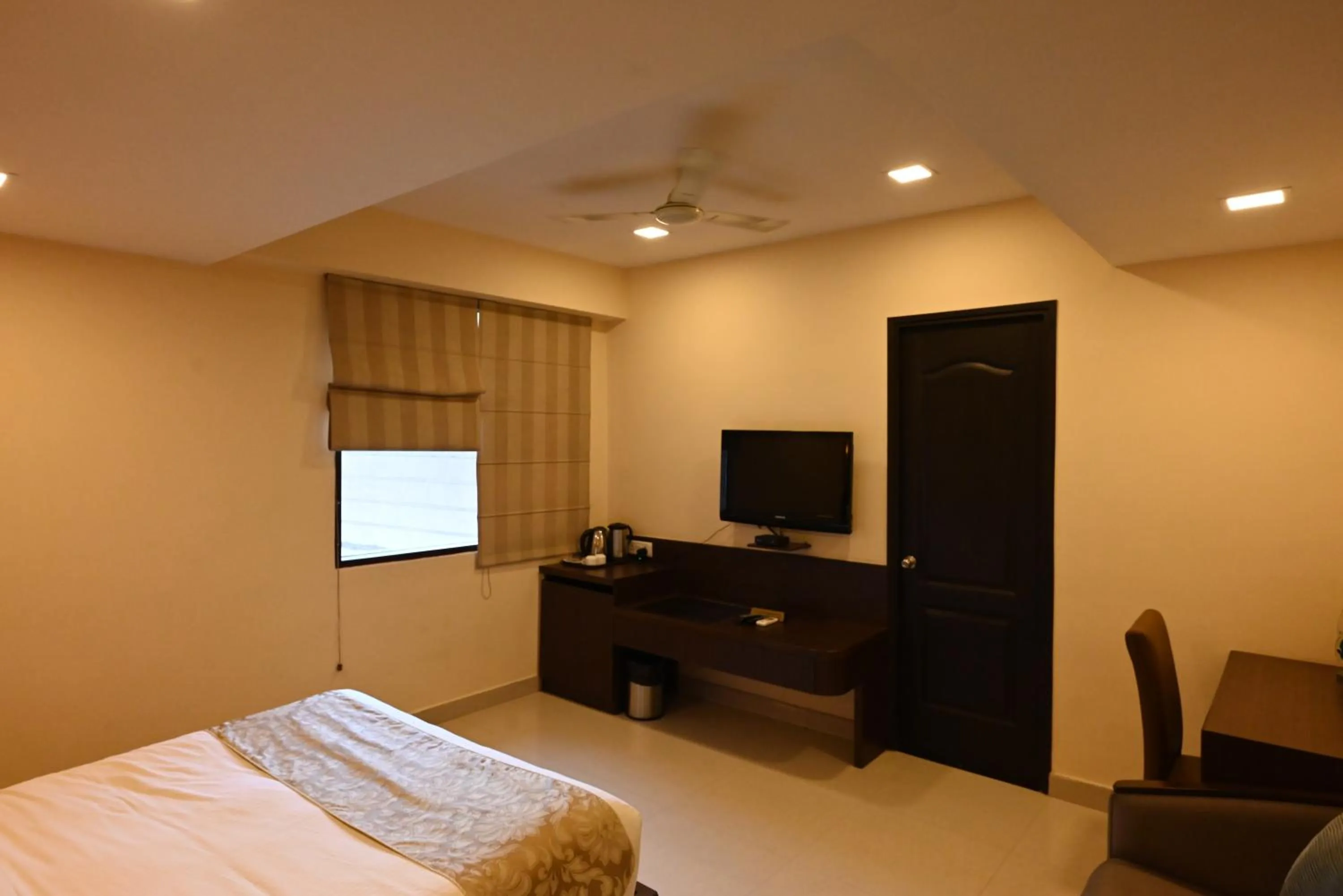 TV and multimedia, Bed in Little Chef Hotel