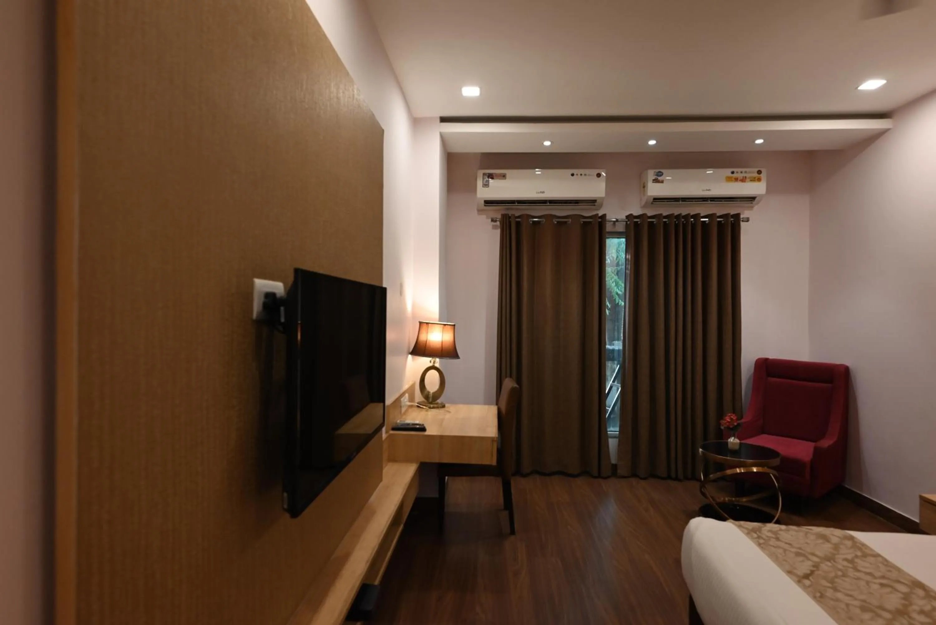 TV and multimedia in Little Chef Hotel