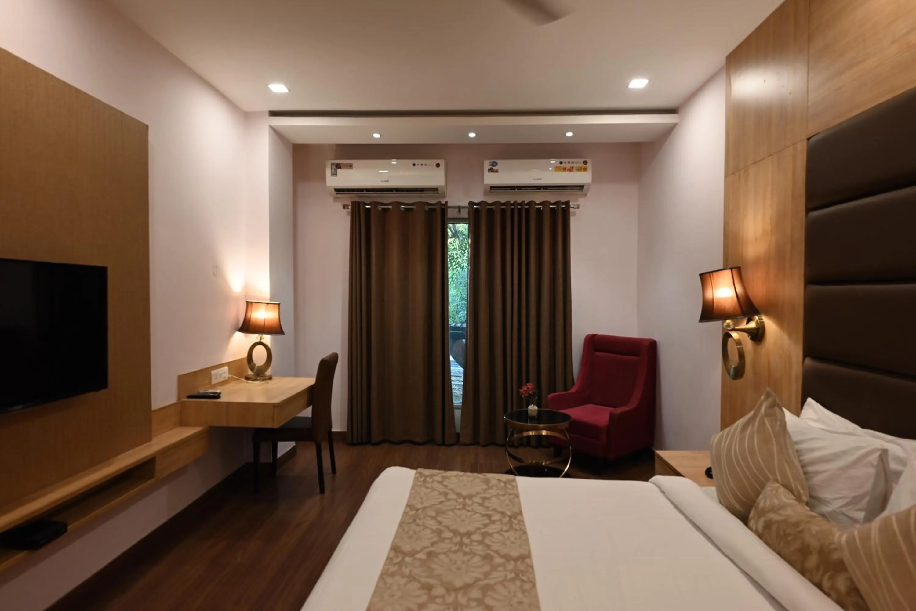 Bedroom, Bed in Little Chef Hotel