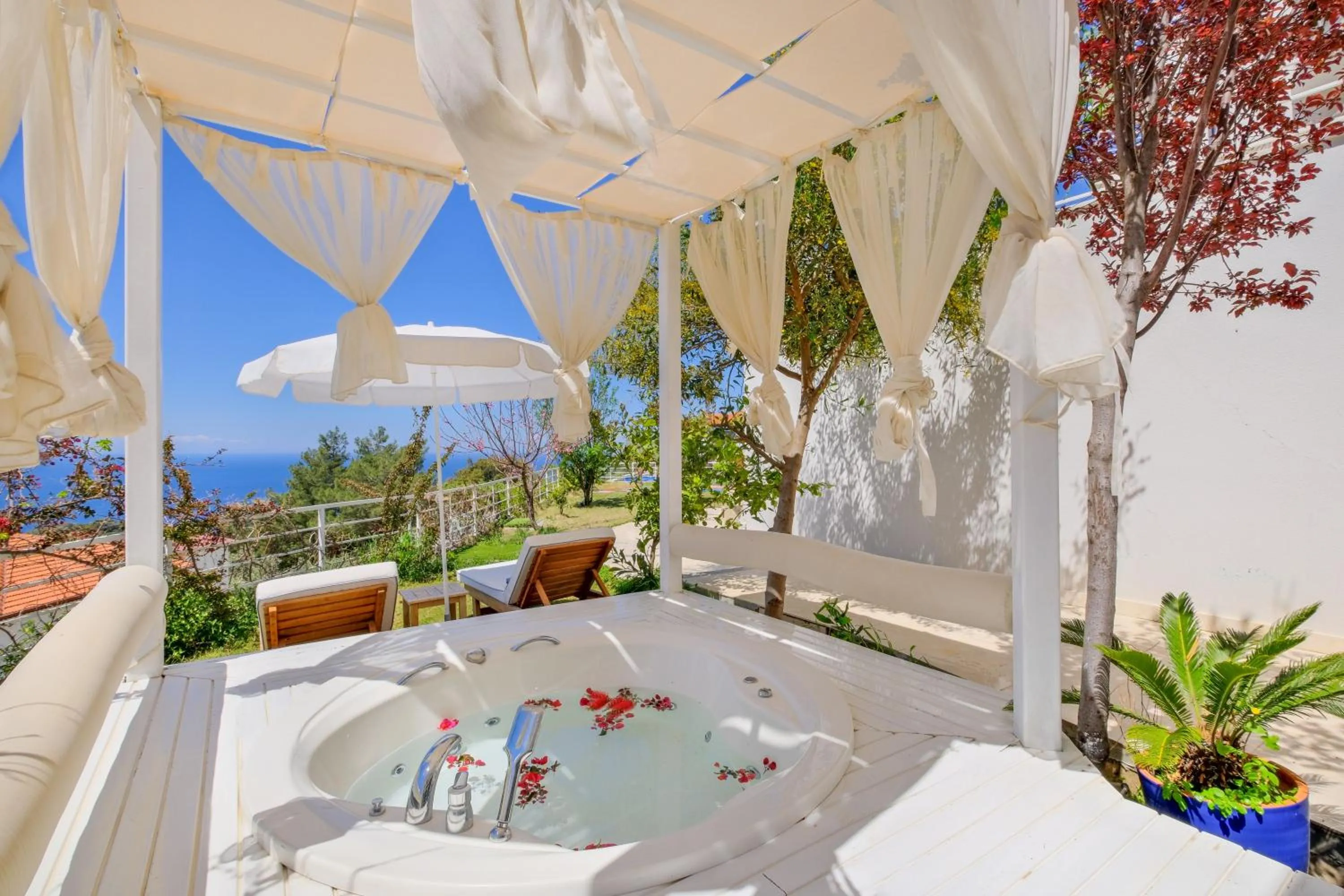 Garden in Highclere Hotel and Spa