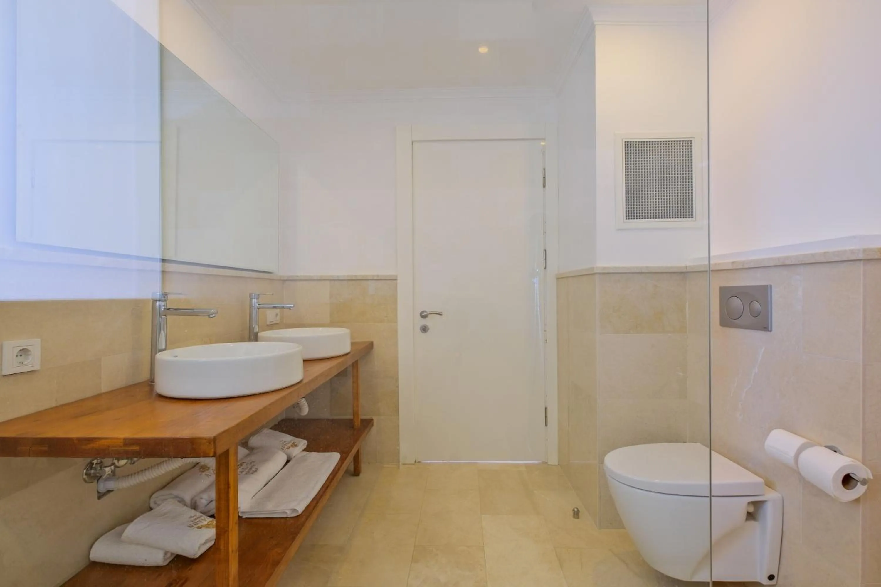 Toilet in Highclere Hotel and Spa