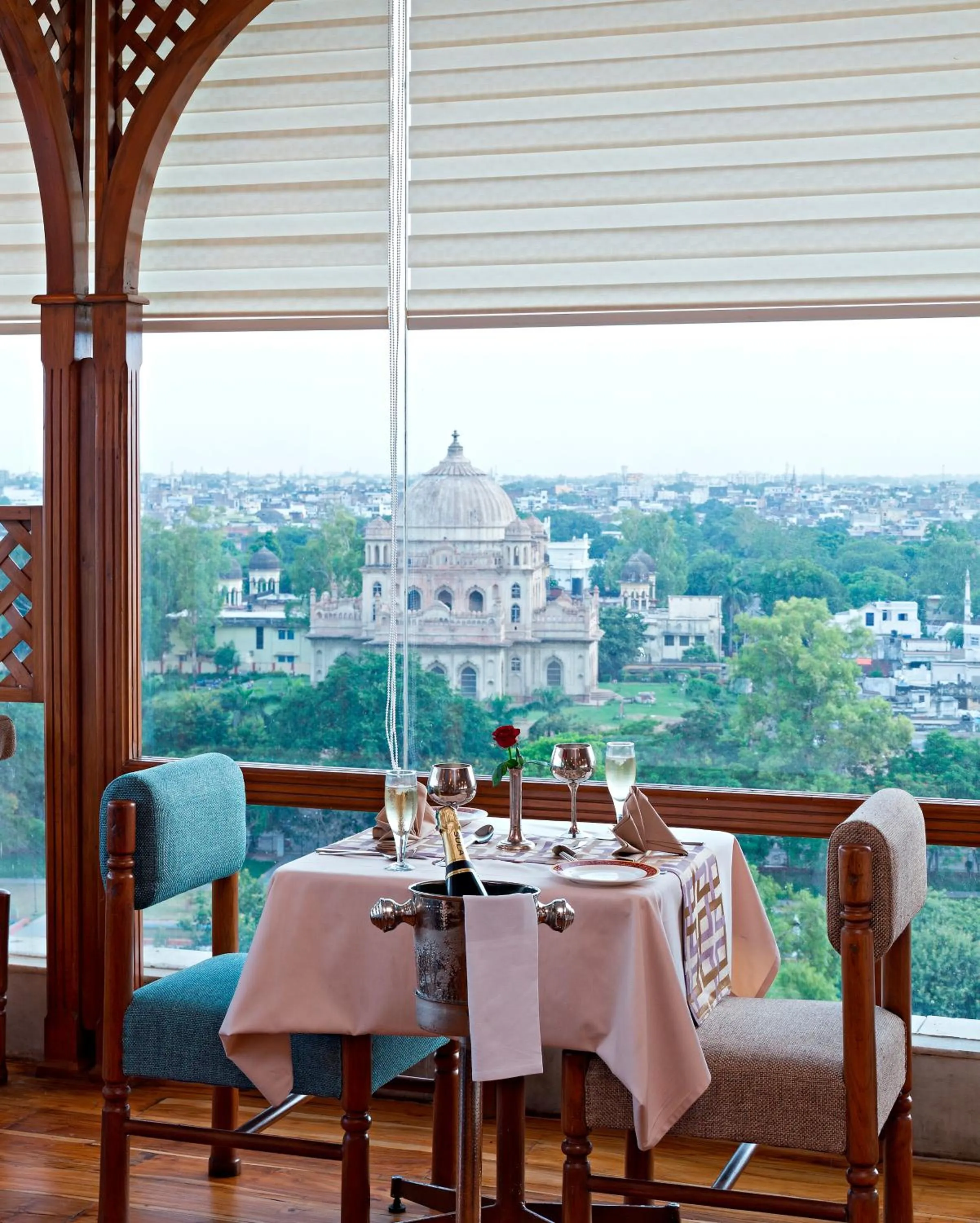 Restaurant/places to eat in Clarks Avadh