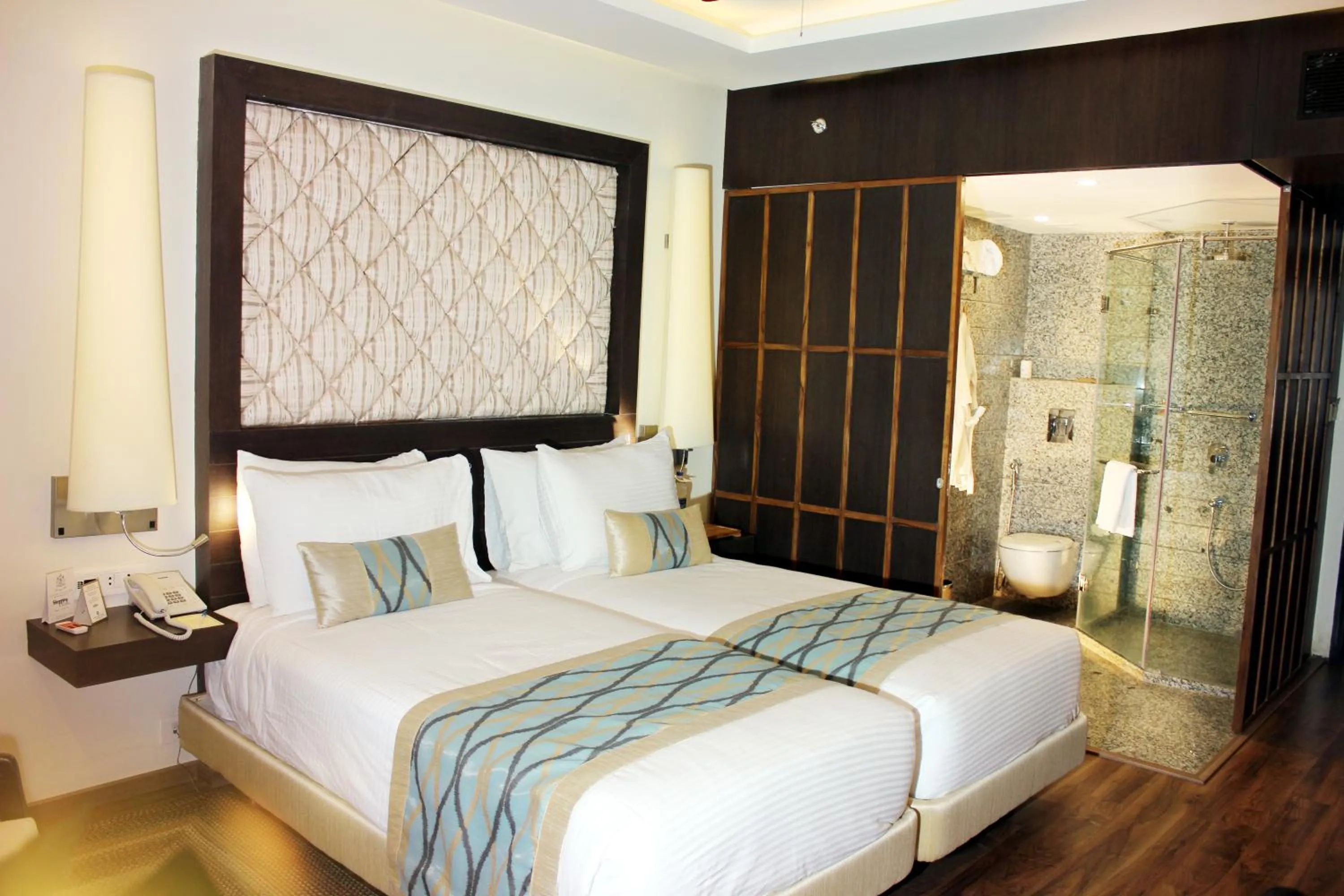 Bathroom, Bed in Clarks Avadh