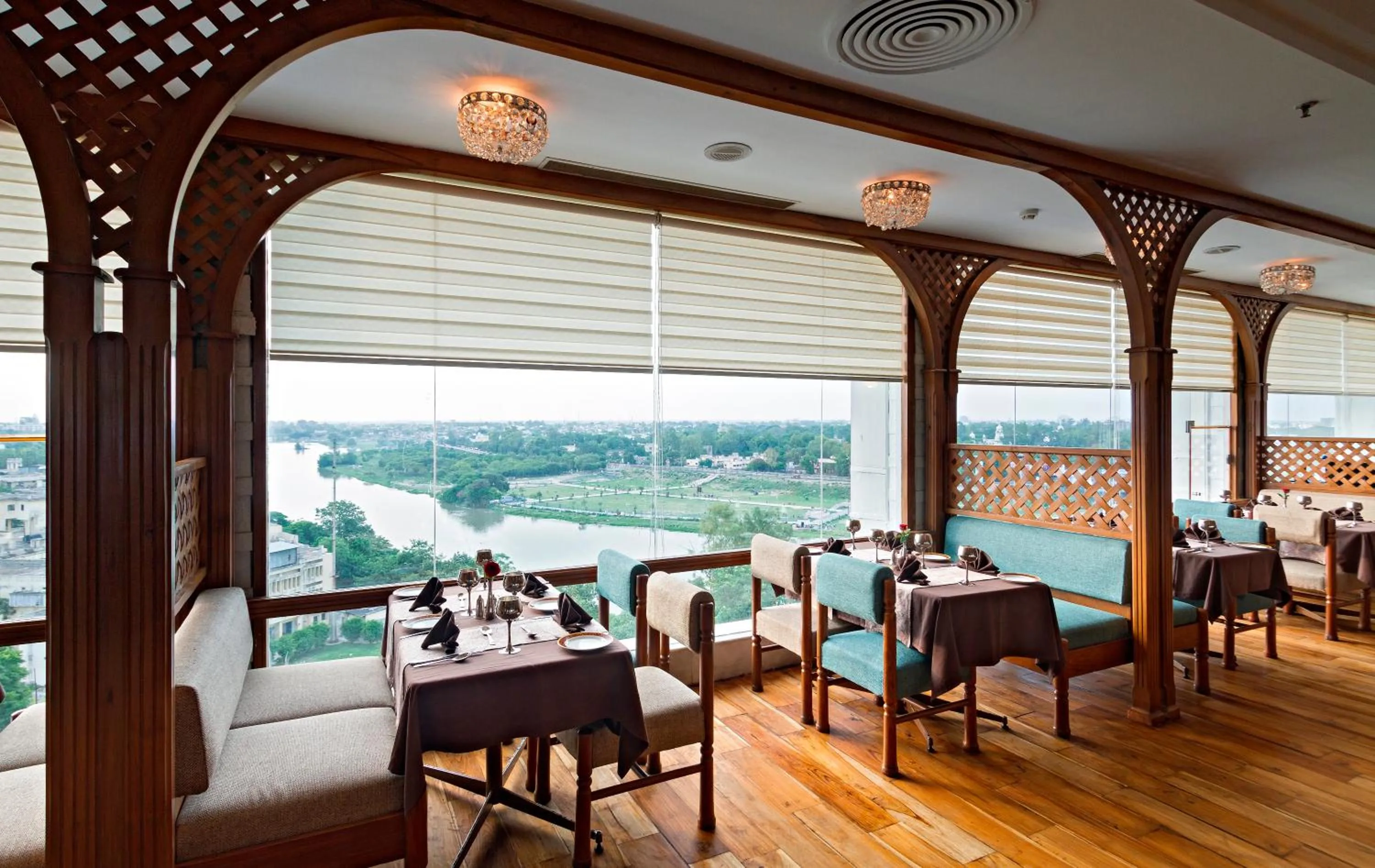 Restaurant/places to eat in Clarks Avadh