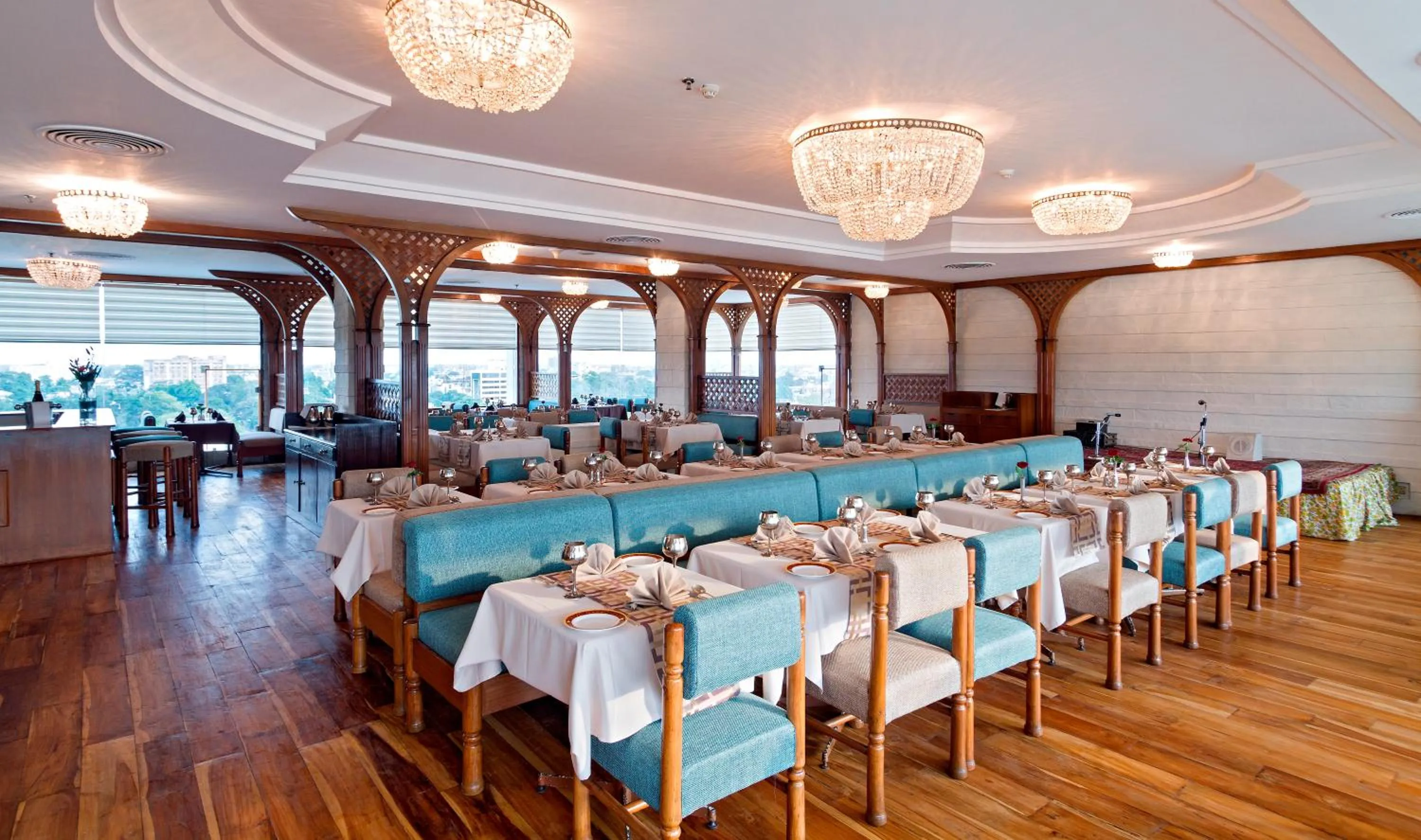 Restaurant/places to eat in Clarks Avadh