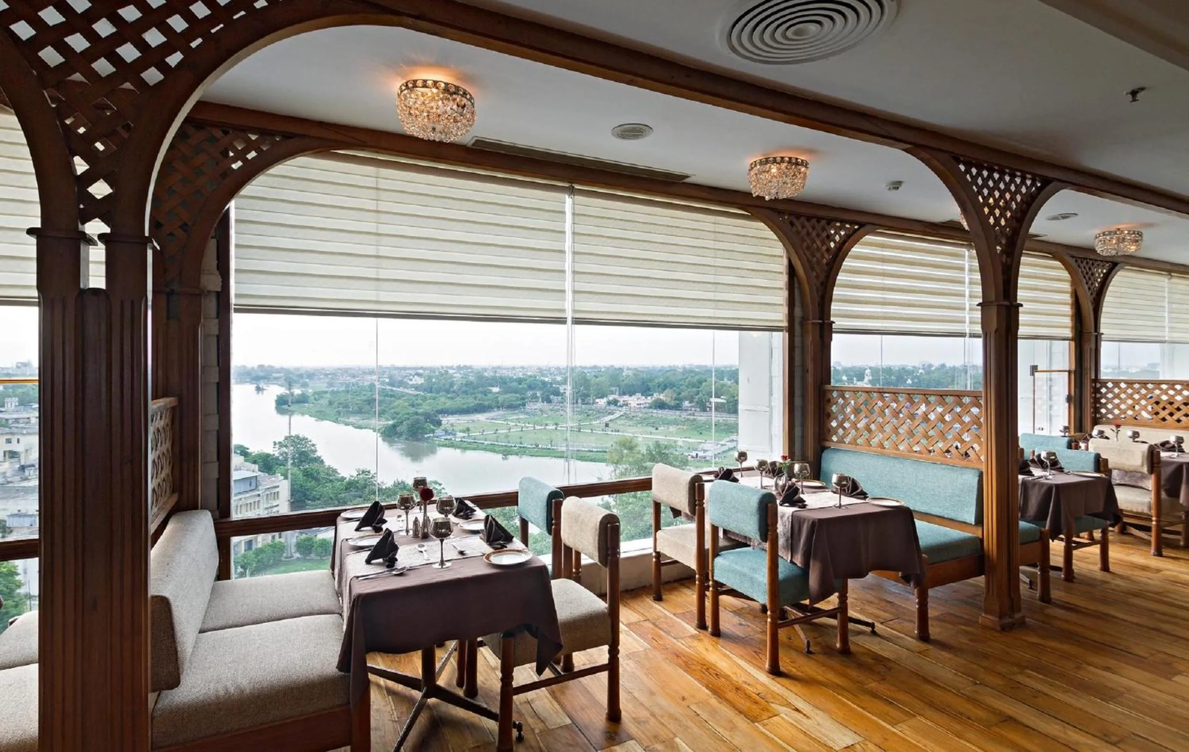 Restaurant/places to eat in Clarks Avadh