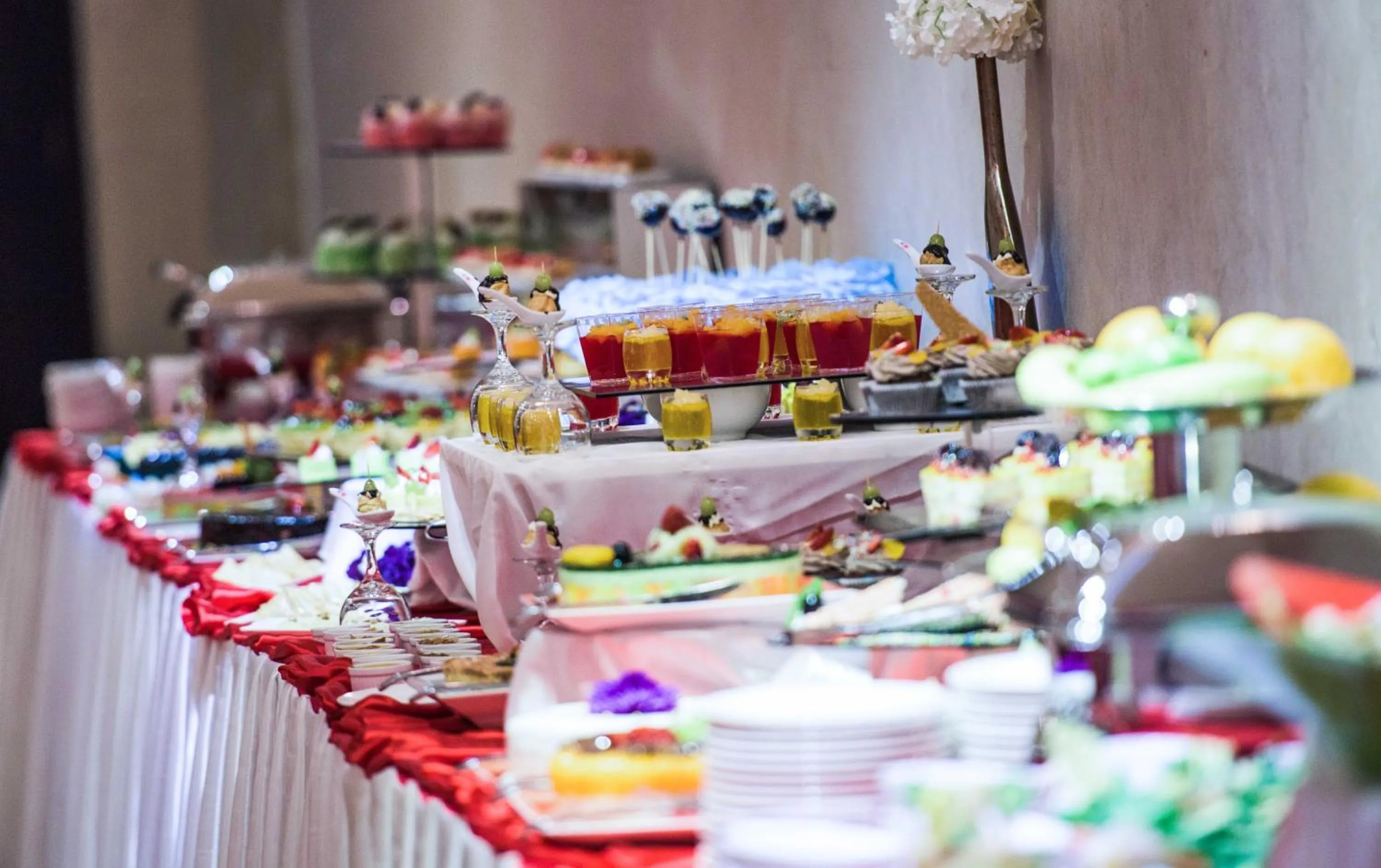 Restaurant/places to eat in Reef Global Hotel