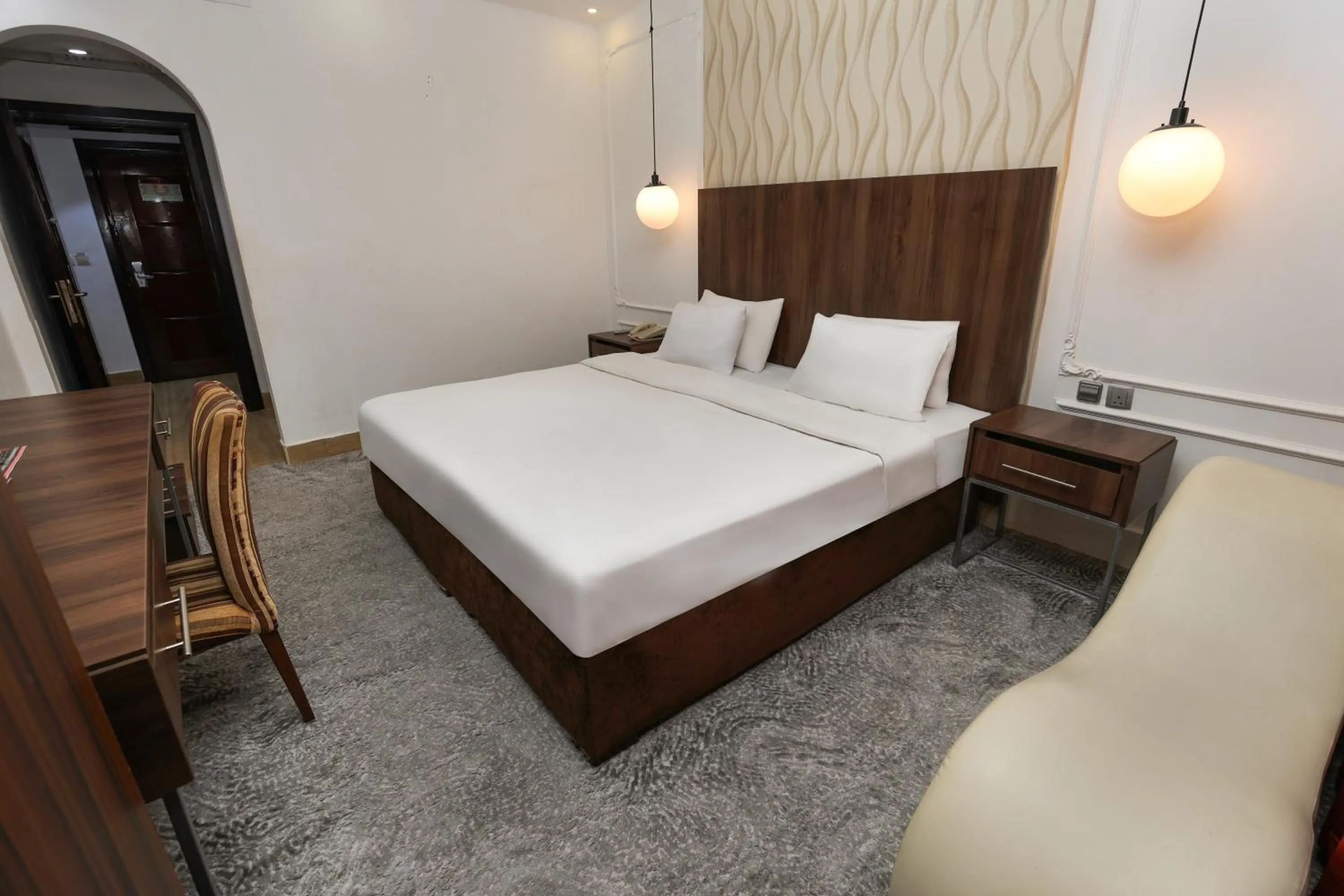 Bedroom, Bed in Reef Global Hotel