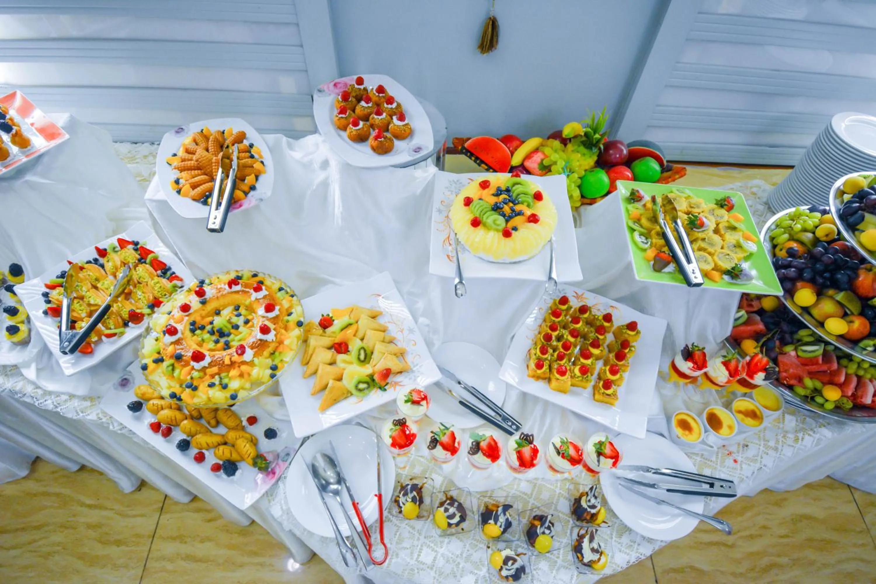 Food and drinks in Reef Global Hotel