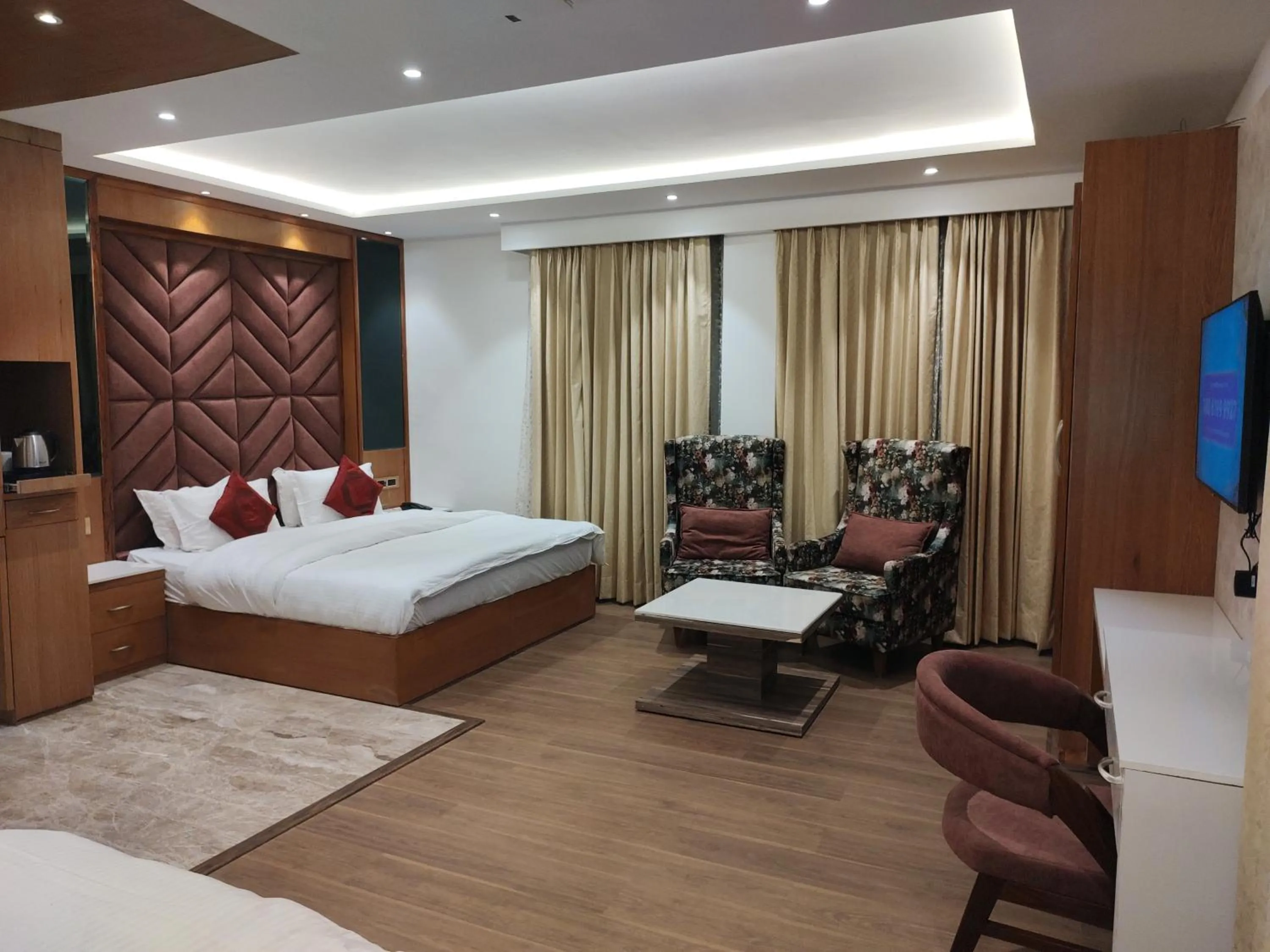 TV and multimedia, Bed in Sagrika Resort Dalhousie