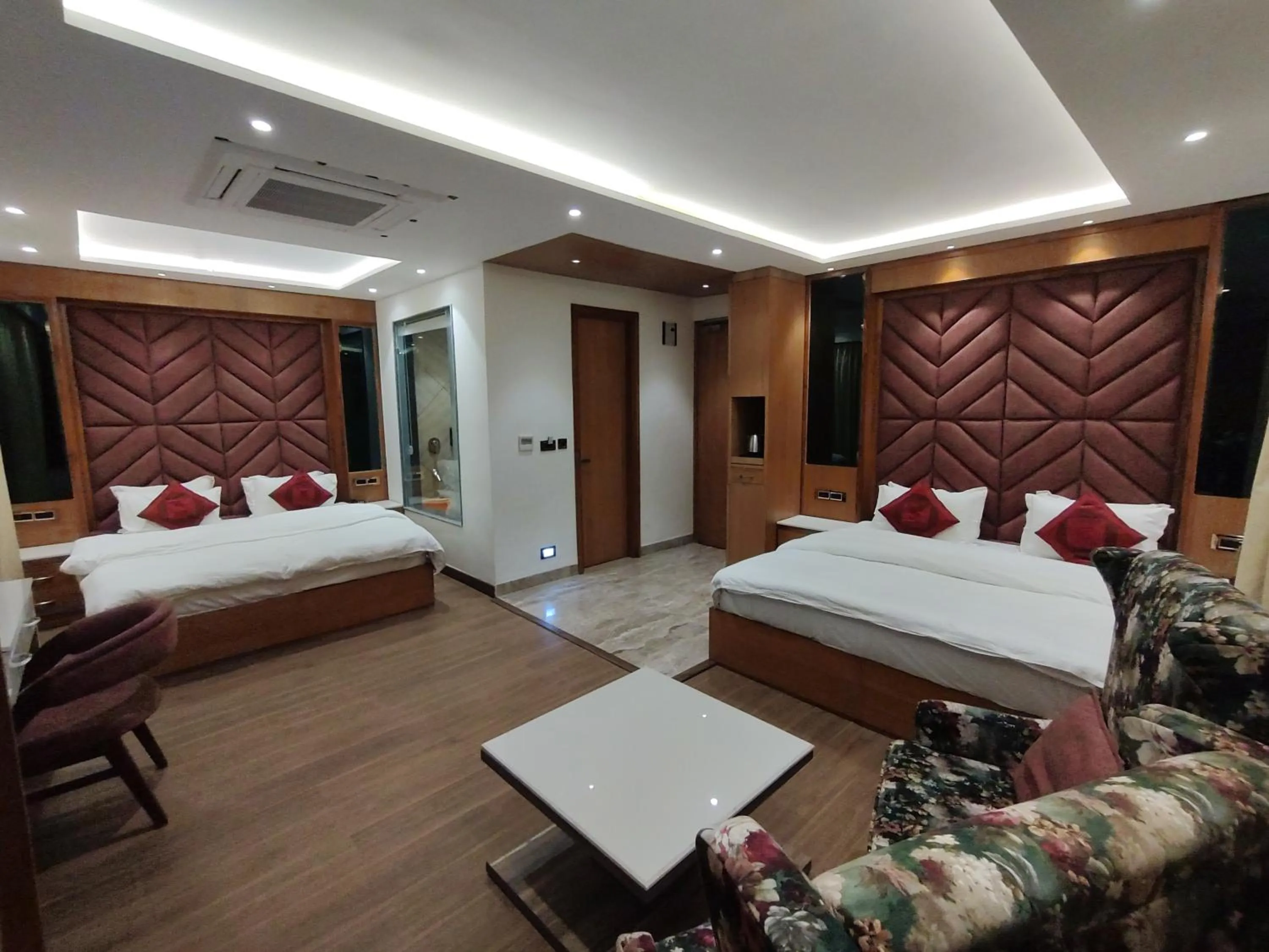 Bedroom, Bed in Sagrika Resort Dalhousie