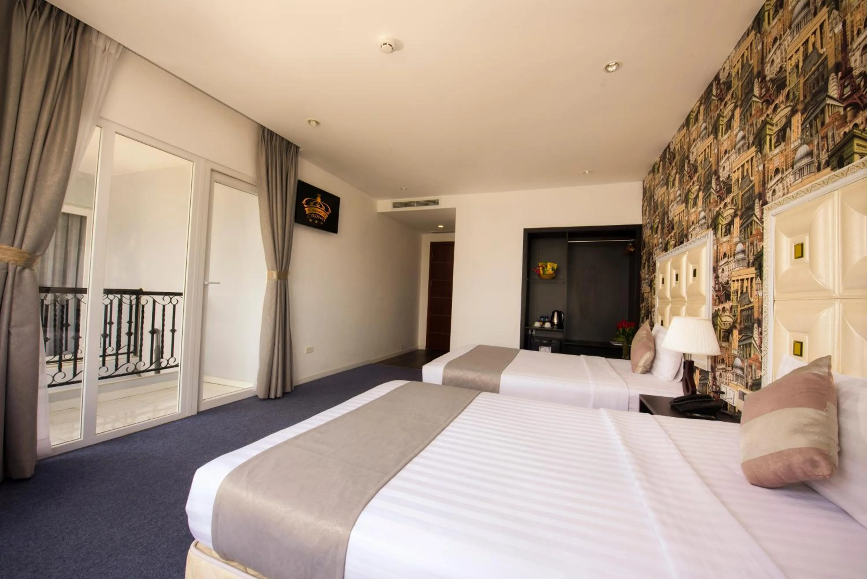 Bedroom in Golden Crown Hotel