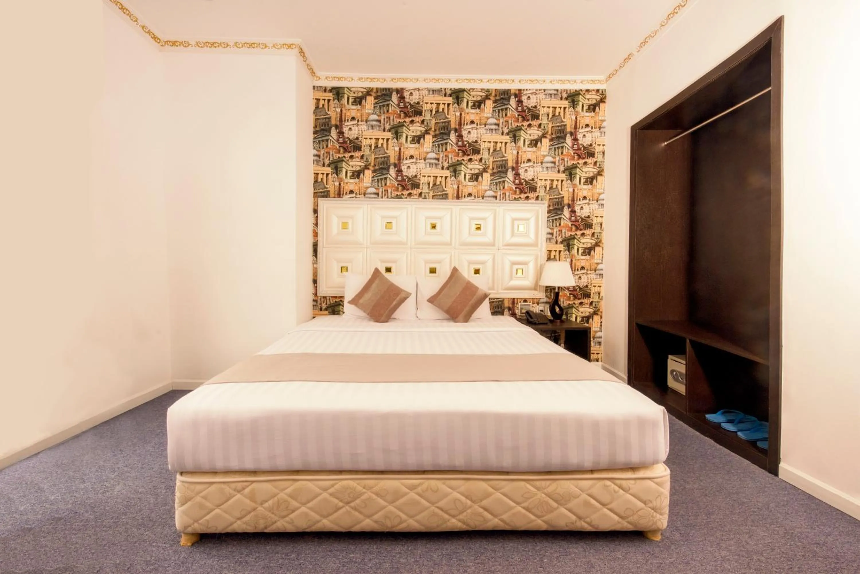 Bedroom in Golden Crown Hotel