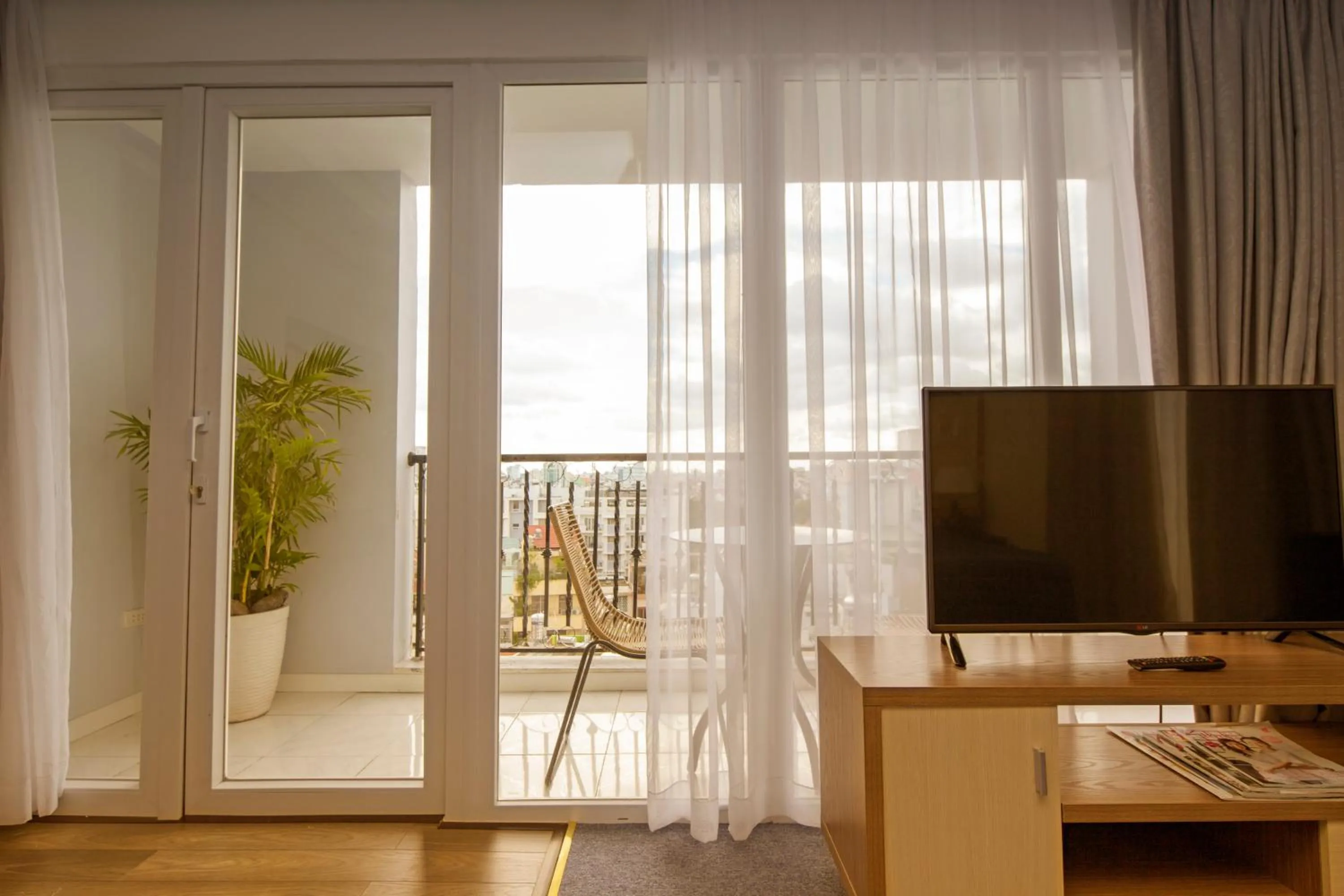 View (from property/room), TV/Entertainment Center in Golden Crown Hotel