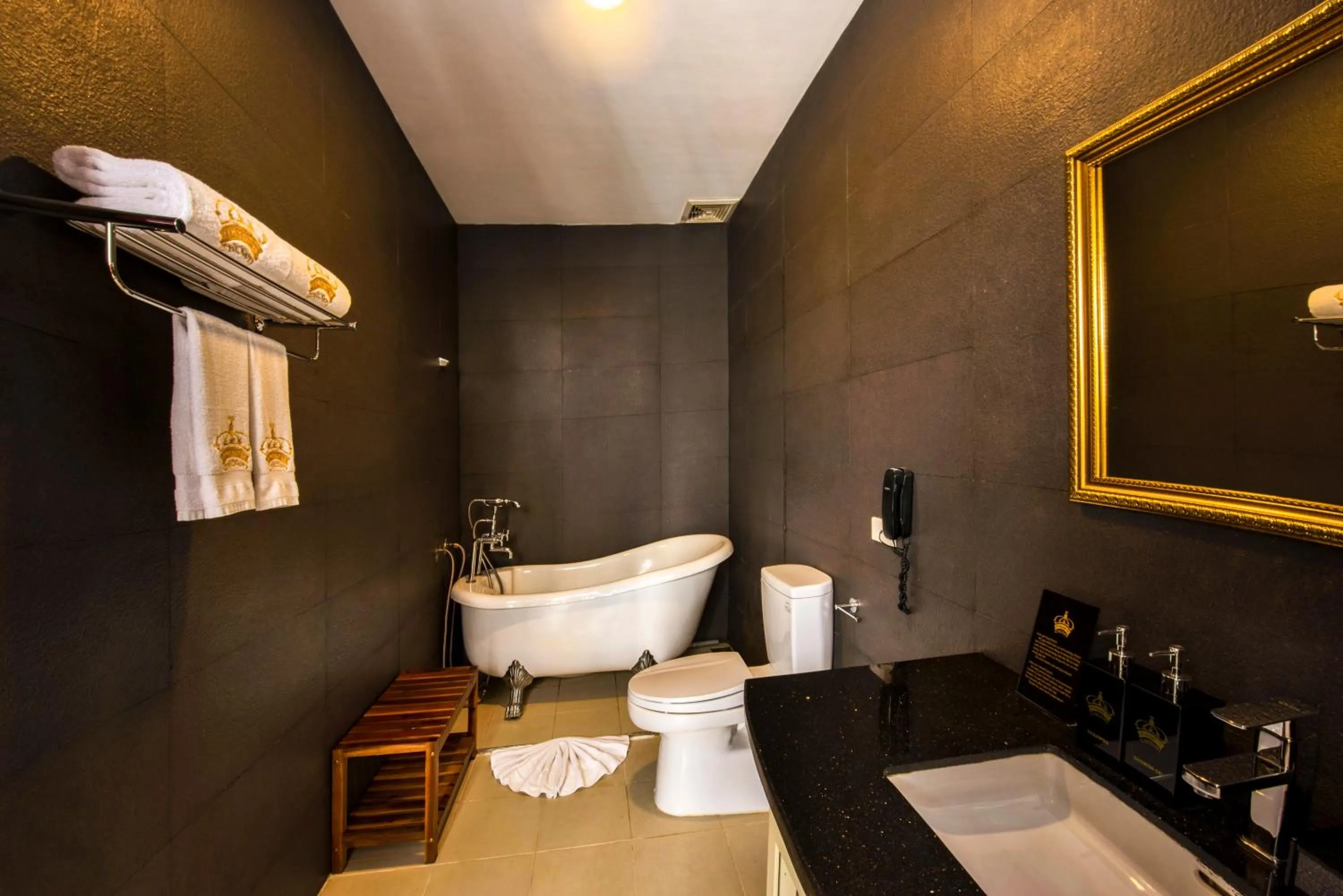 Shower, Bathroom in Golden Crown Hotel