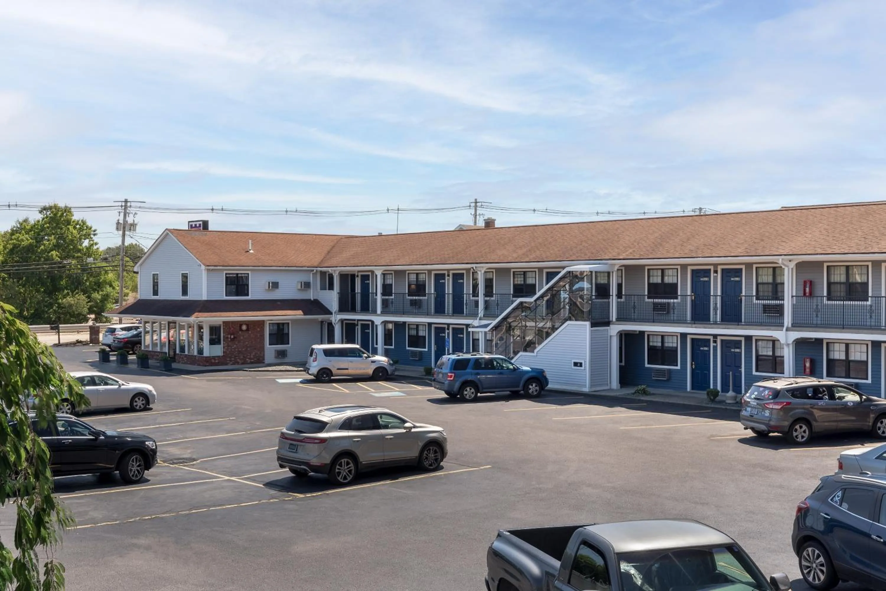 Property building in Knights Inn North Attleboro