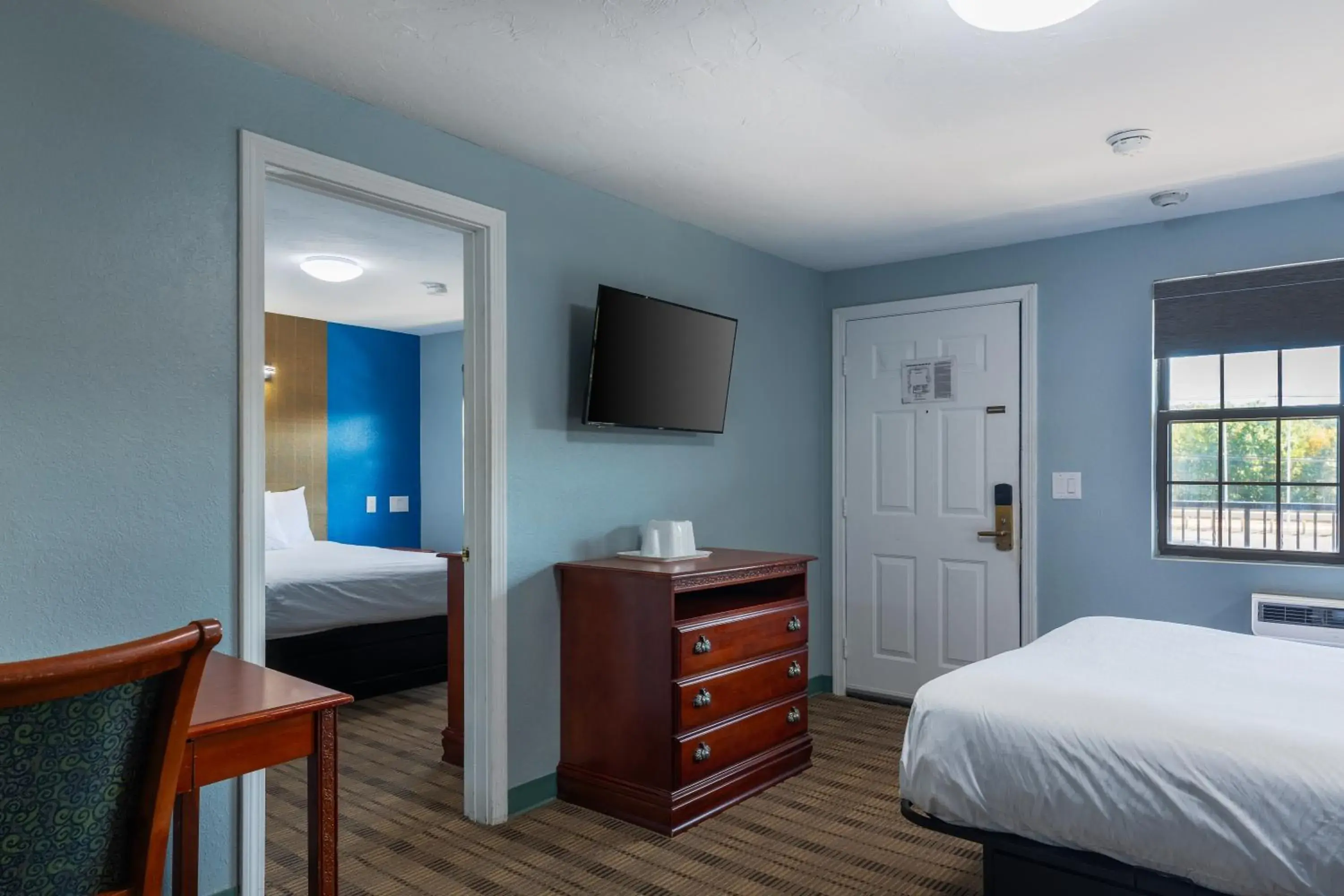 Two-Bedroom Suite in Knights Inn North Attleboro Two-Bedroom Suite in Knights Inn North Attleboro