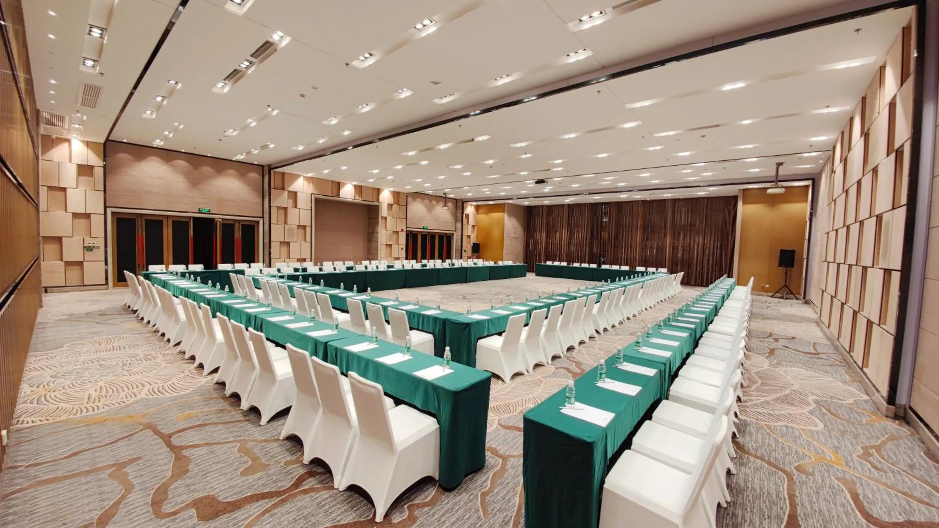Business facilities in Easeland Hotel Guangzhou