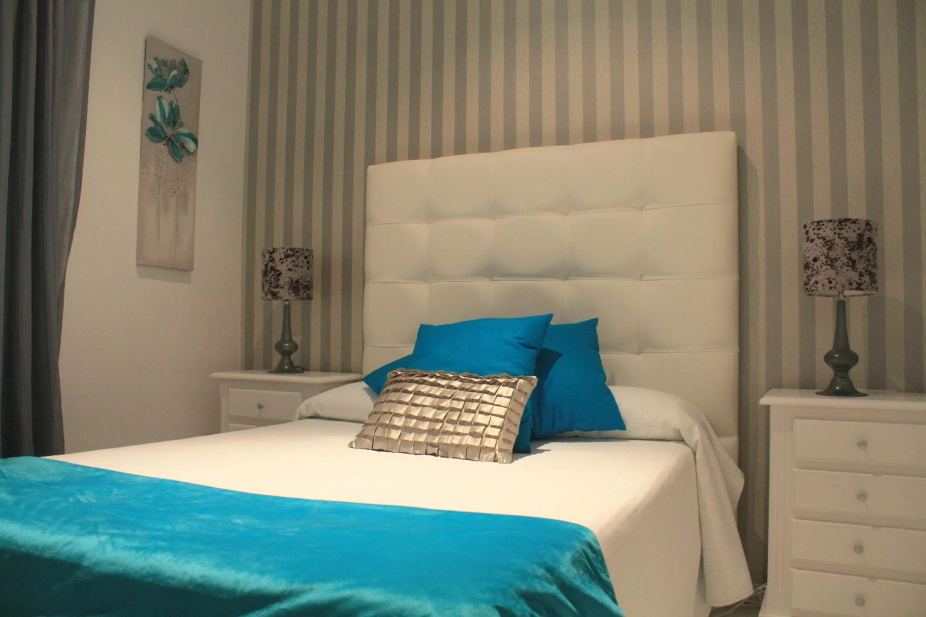 Bedroom, Bed in Singular Virgenes