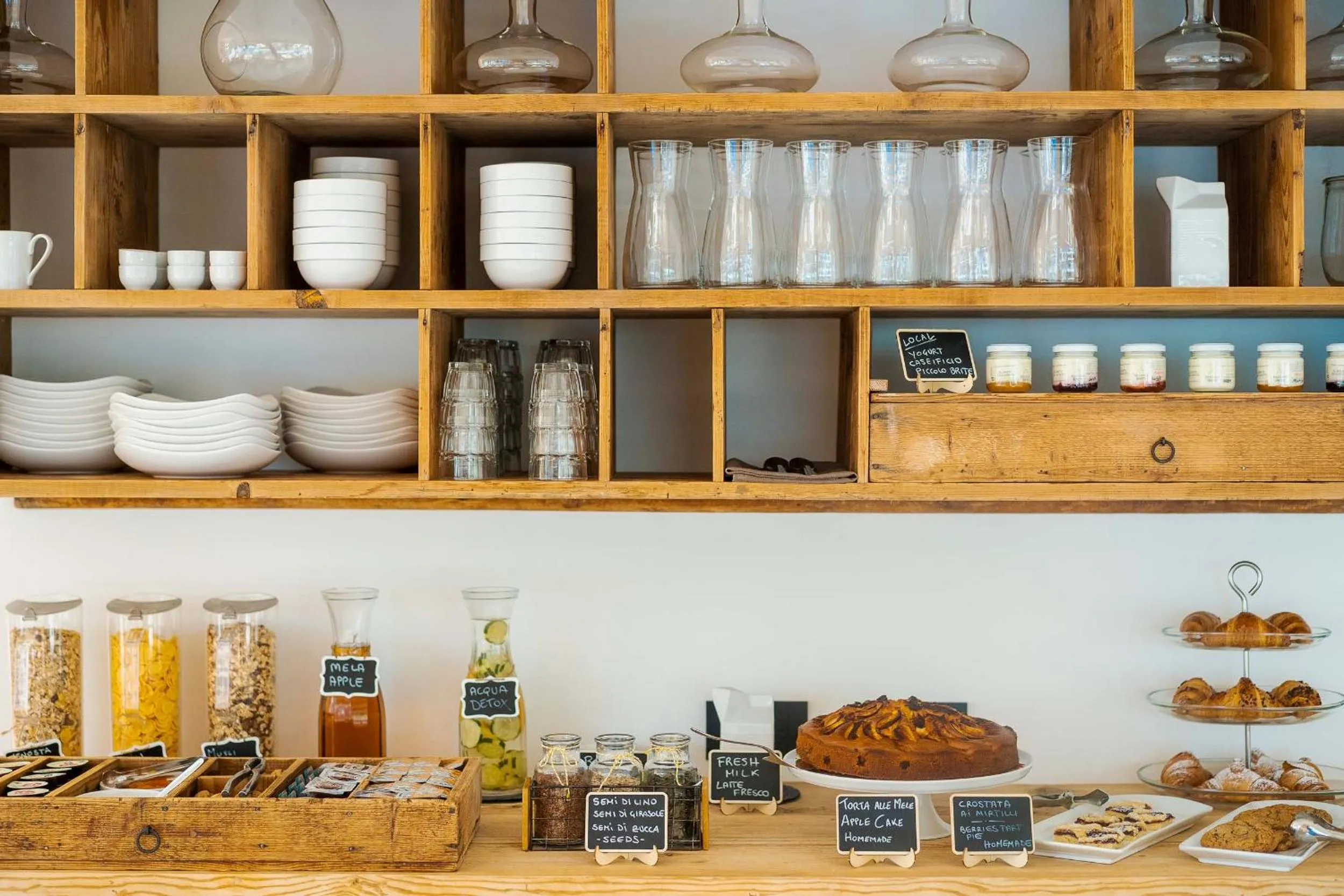 Food and drinks in Camina Suite and Spa