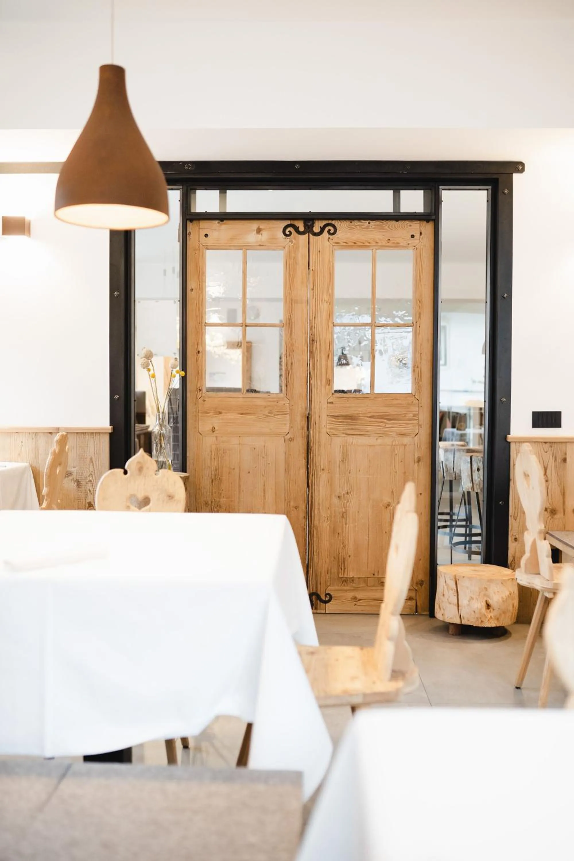 Restaurant/places to eat in Camina Suite and Spa