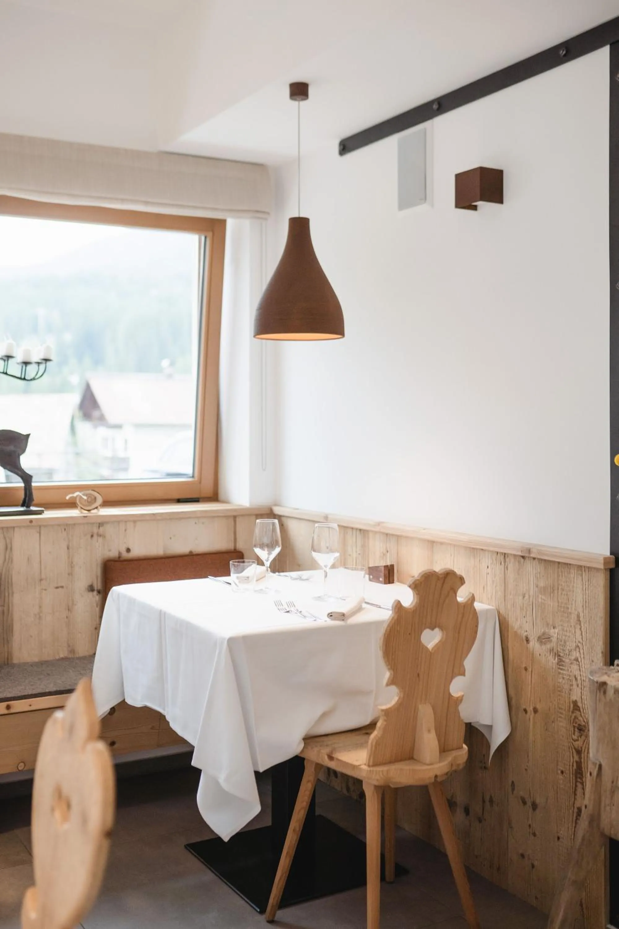 Restaurant/places to eat in Camina Suite and Spa