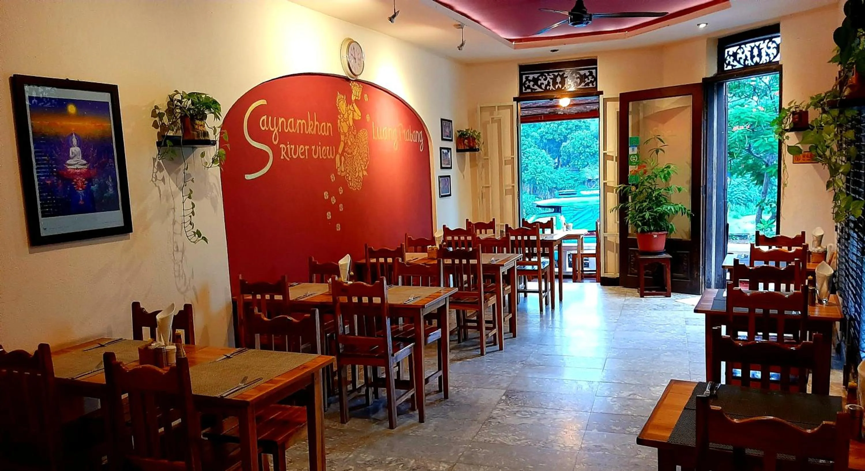 Restaurant/places to eat in Saynamkhan River View