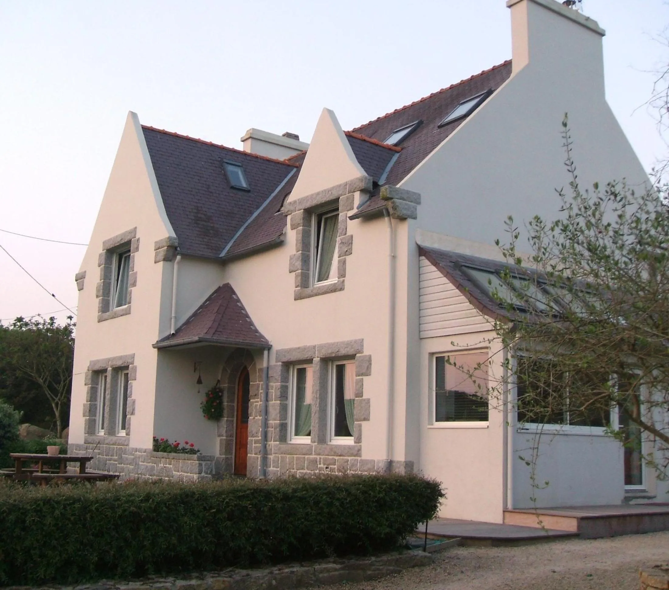 Facade/entrance in Les Chambres de Kermenguy