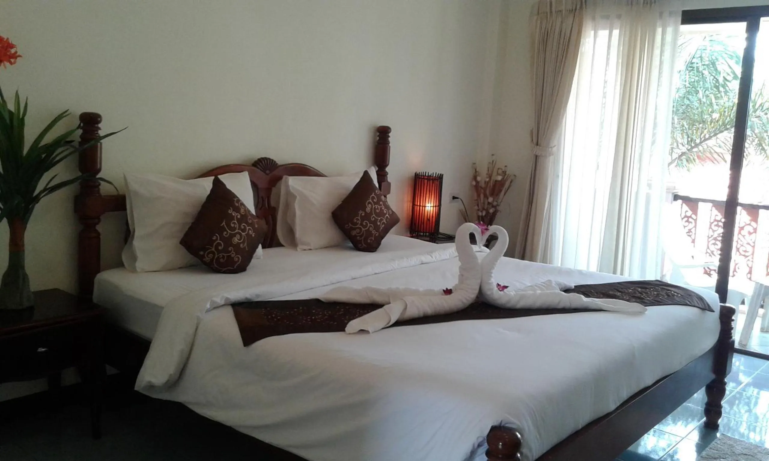 Bed in Lanta Seafront Resort