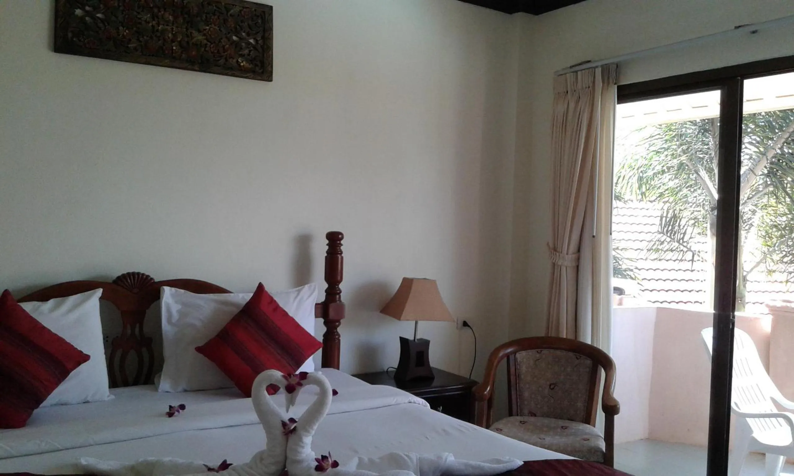 Bed in Lanta Seafront Resort