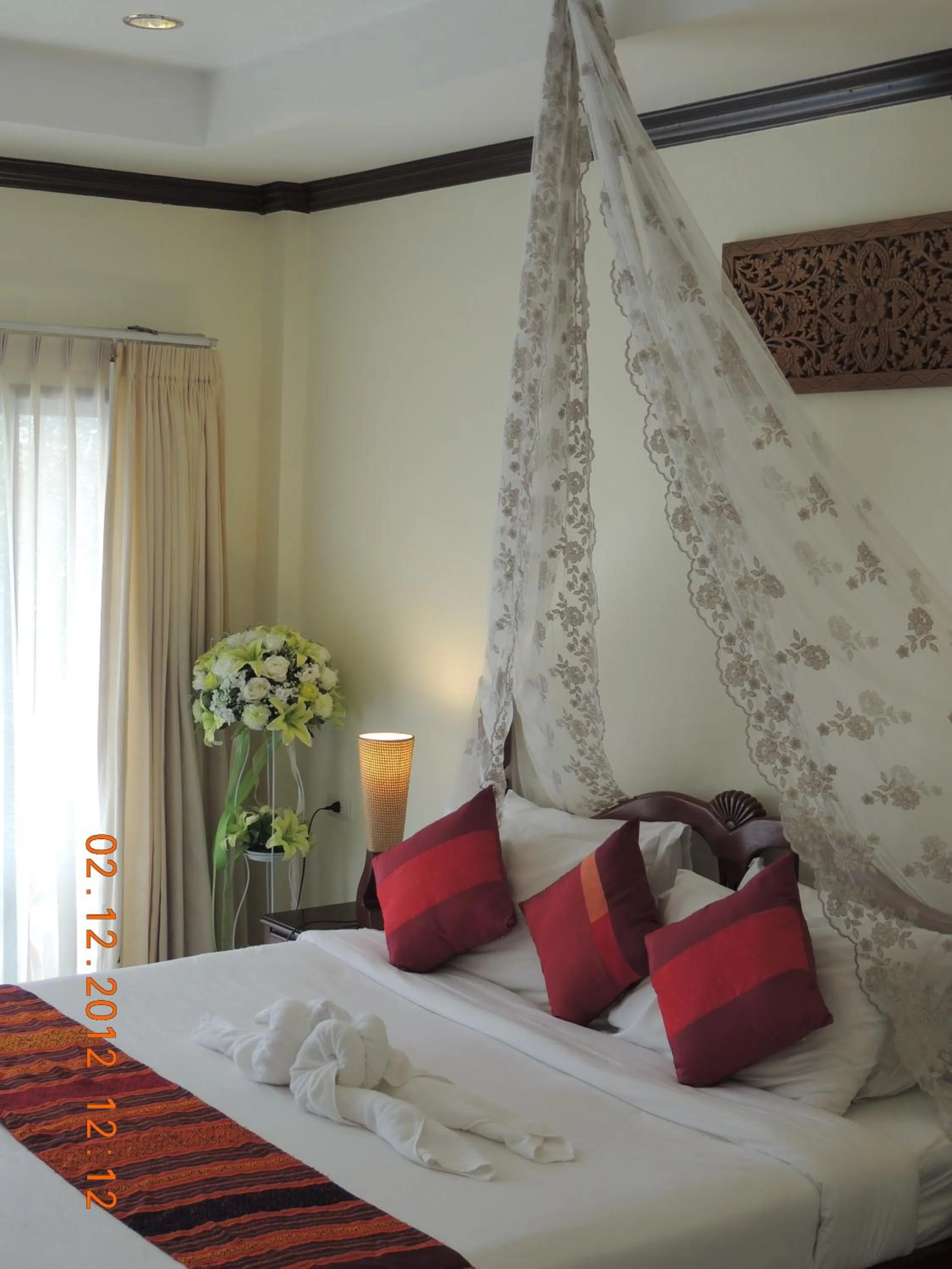 Bed in Lanta Seafront Resort