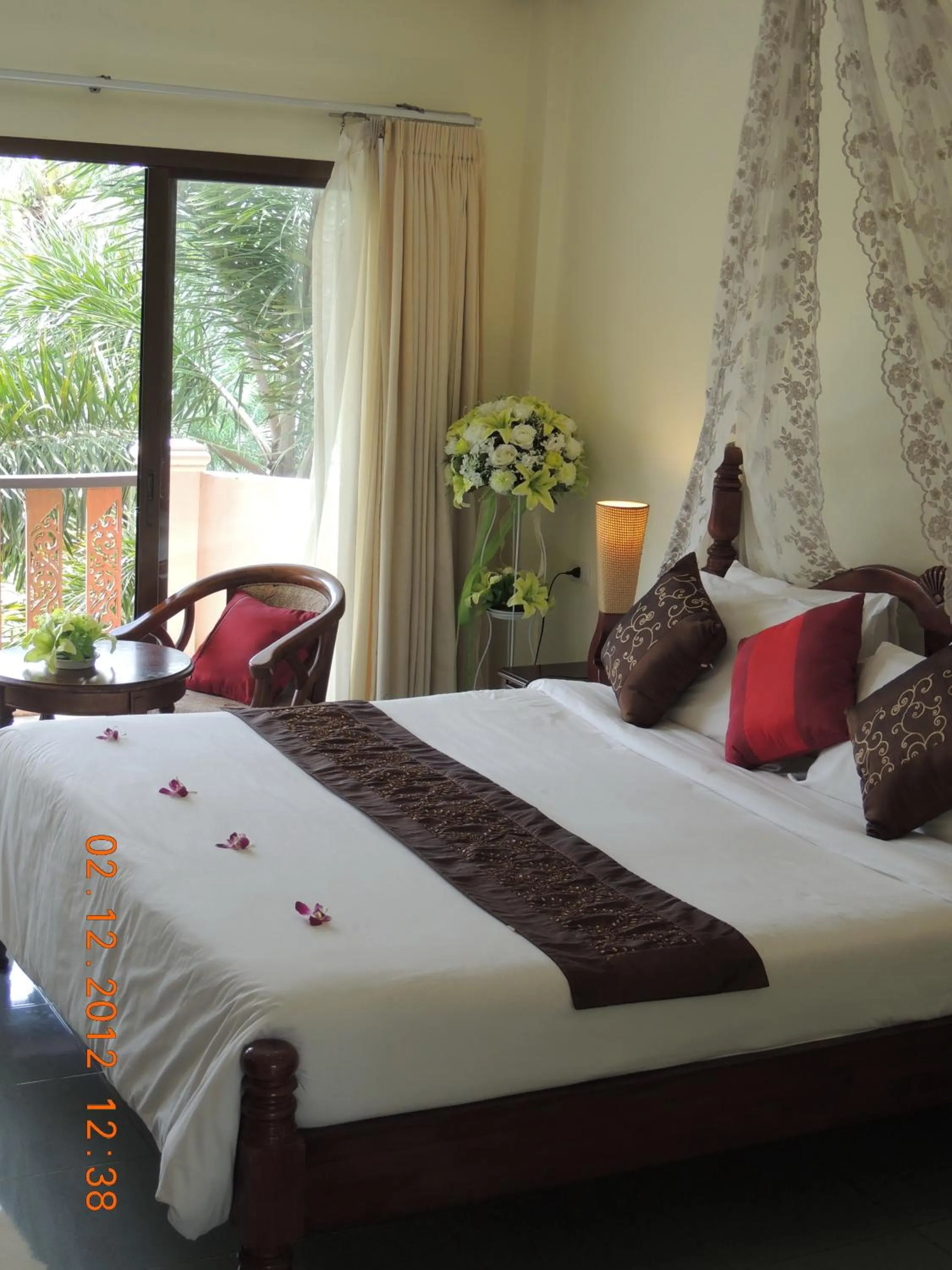 Bed in Lanta Seafront Resort