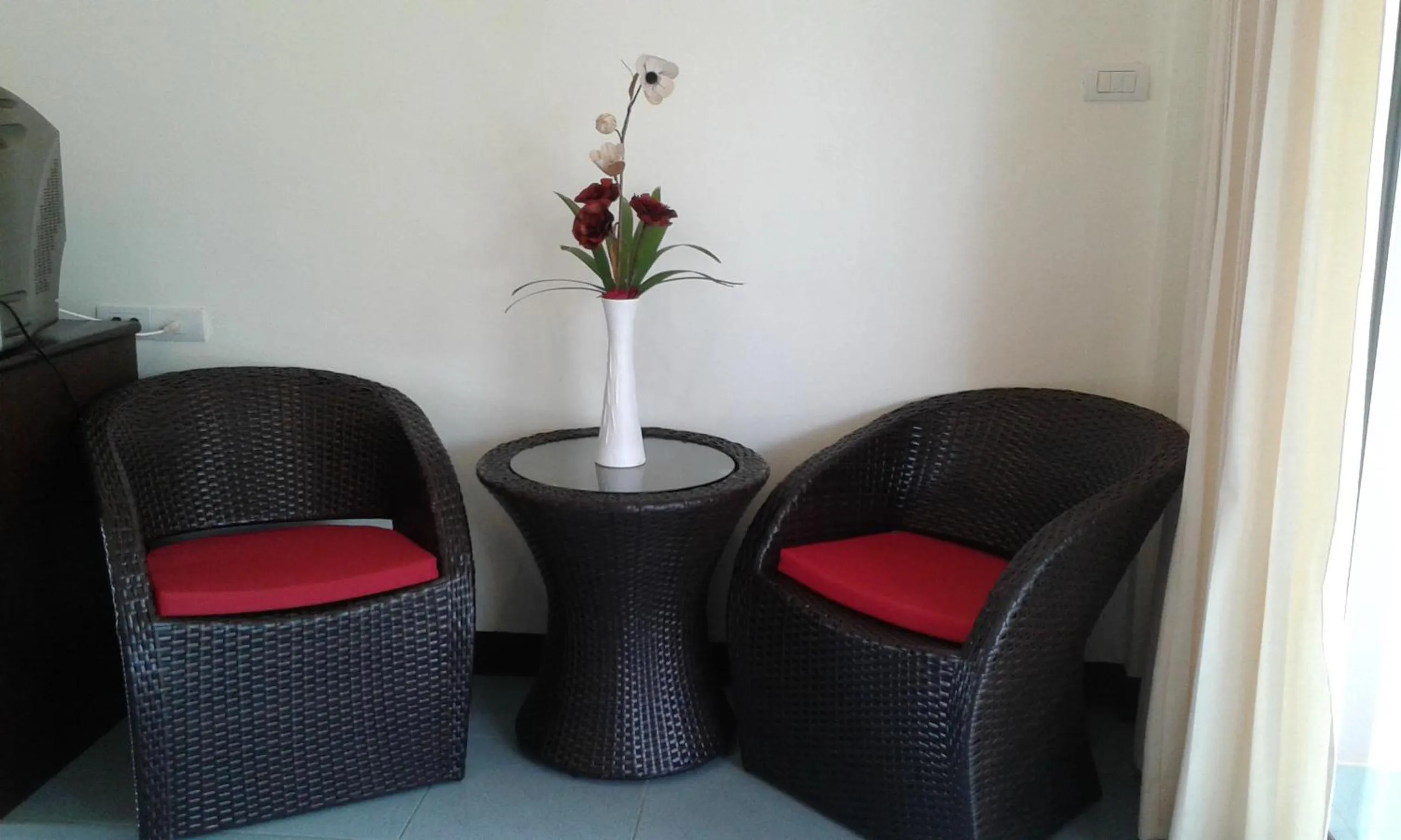 Seating area in Lanta Seafront Resort