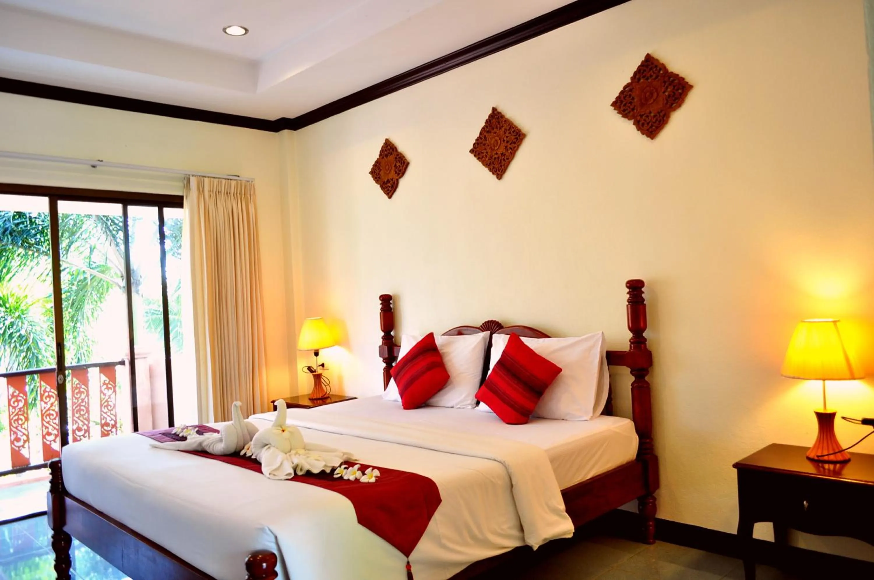 Photo of the whole room, Bed in Lanta Seafront Resort