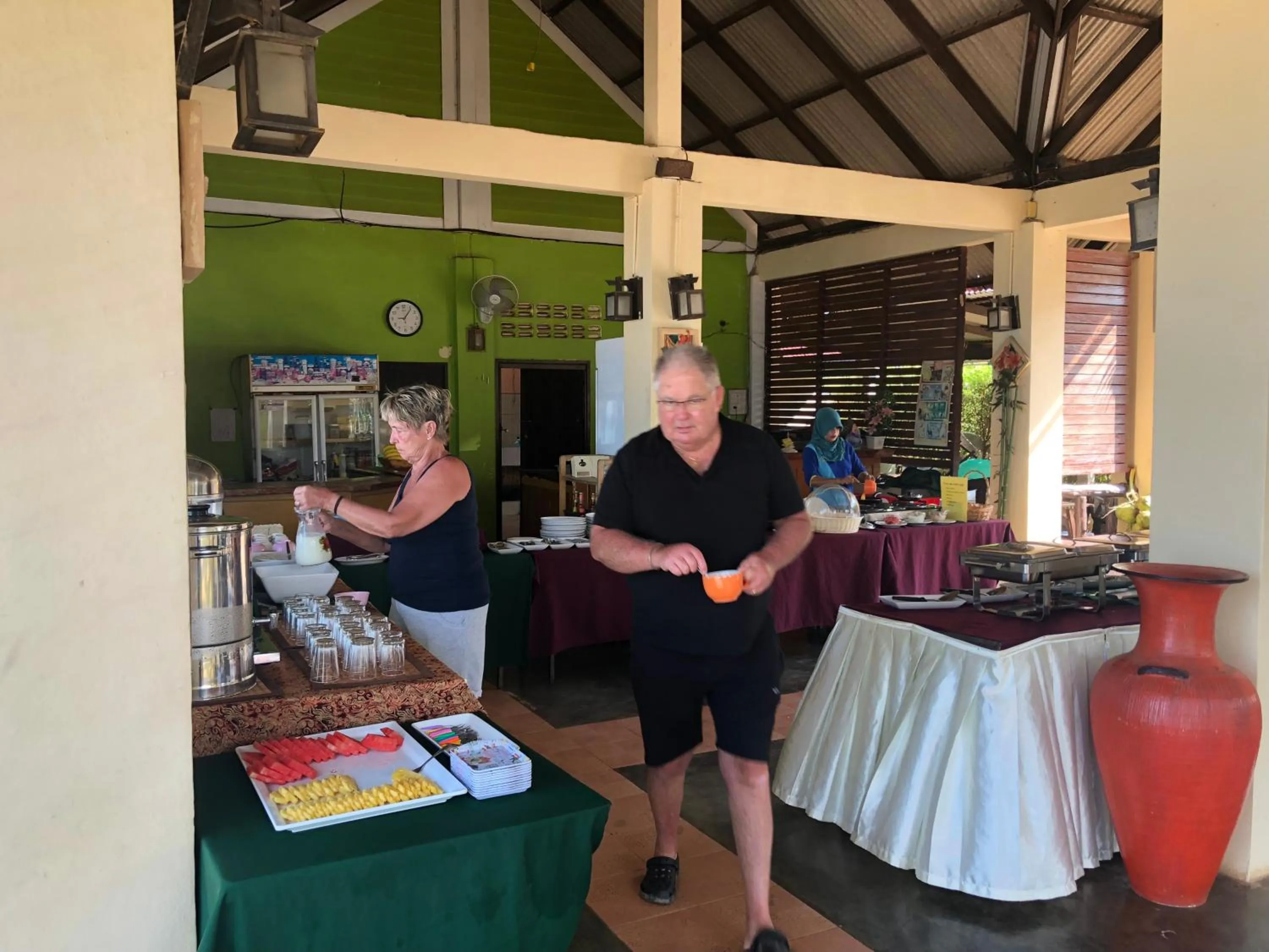 Restaurant/places to eat in Lanta Seafront Resort