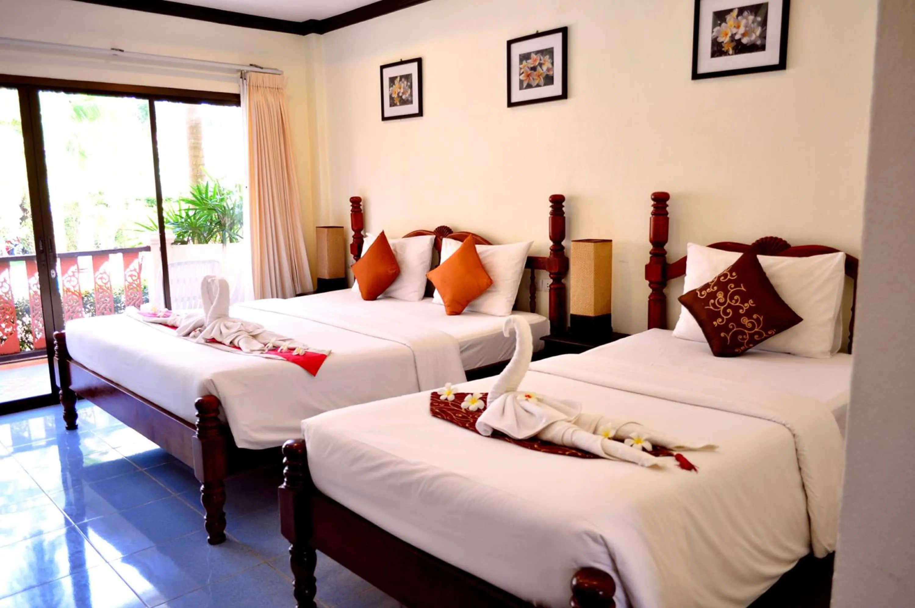Photo of the whole room, Bed in Lanta Seafront Resort